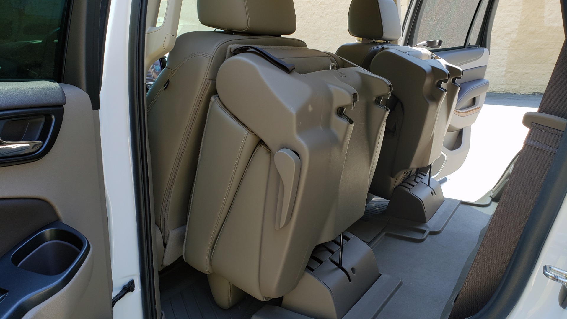 Used 2018 Chevrolet TAHOE PREMIER 4WD / 6.2L V8 / NAV / SUNROOF / ENT / BOSE / 3-ROW / REARVIEW for sale Sold at Formula Imports in Charlotte NC 28227 20