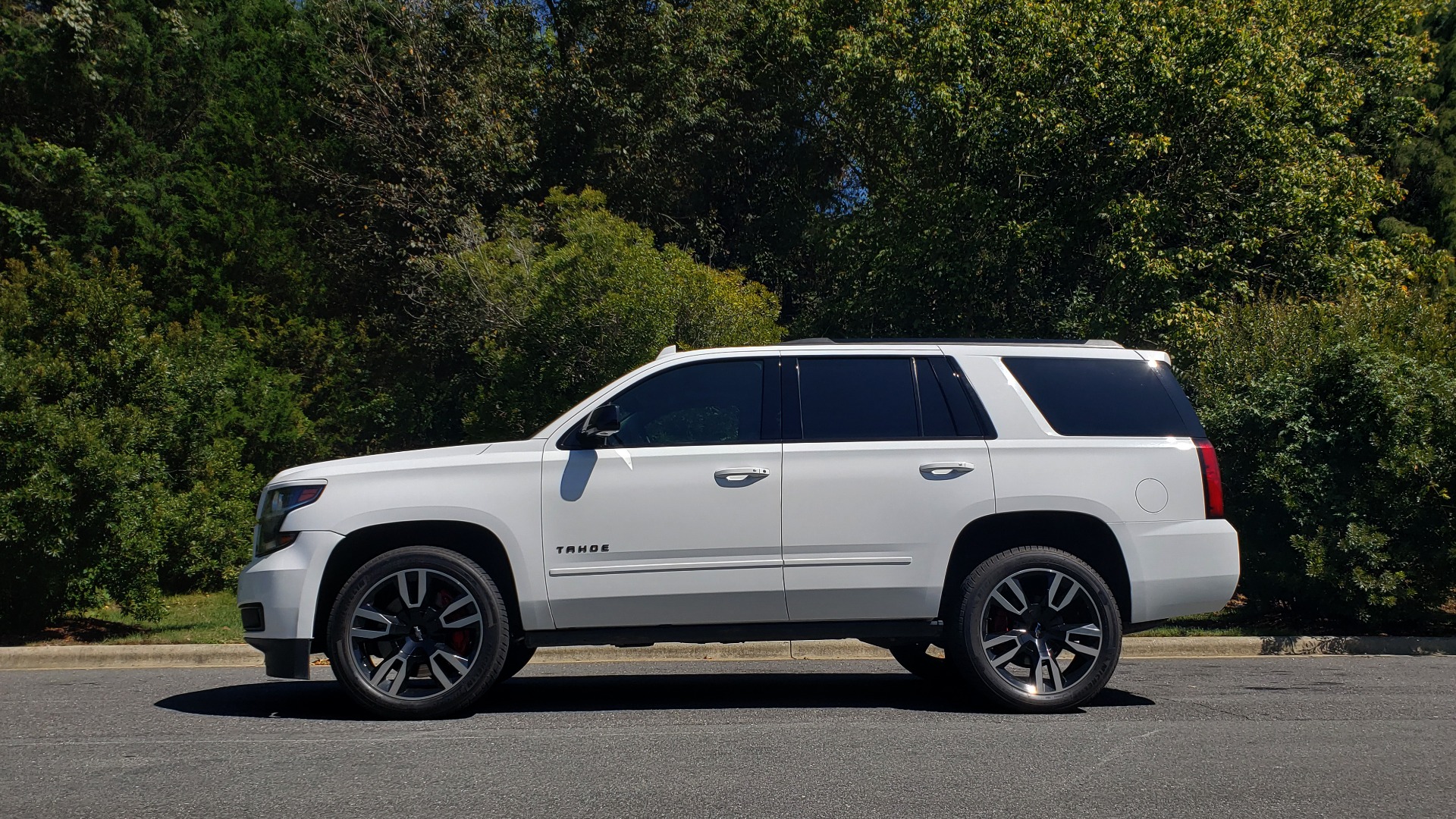 Used 2018 Chevrolet TAHOE PREMIER 4WD / 6.2L V8 / NAV / SUNROOF / ENT / BOSE / 3-ROW / REARVIEW for sale Sold at Formula Imports in Charlotte NC 28227 4