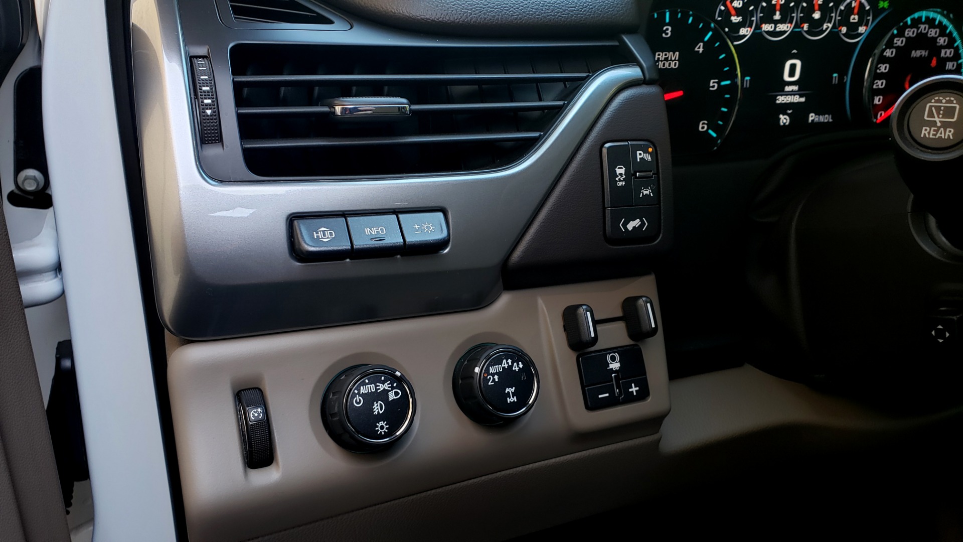 Used 2018 Chevrolet TAHOE PREMIER 4WD / 6.2L V8 / NAV / SUNROOF / ENT / BOSE / 3-ROW / REARVIEW for sale Sold at Formula Imports in Charlotte NC 28227 43