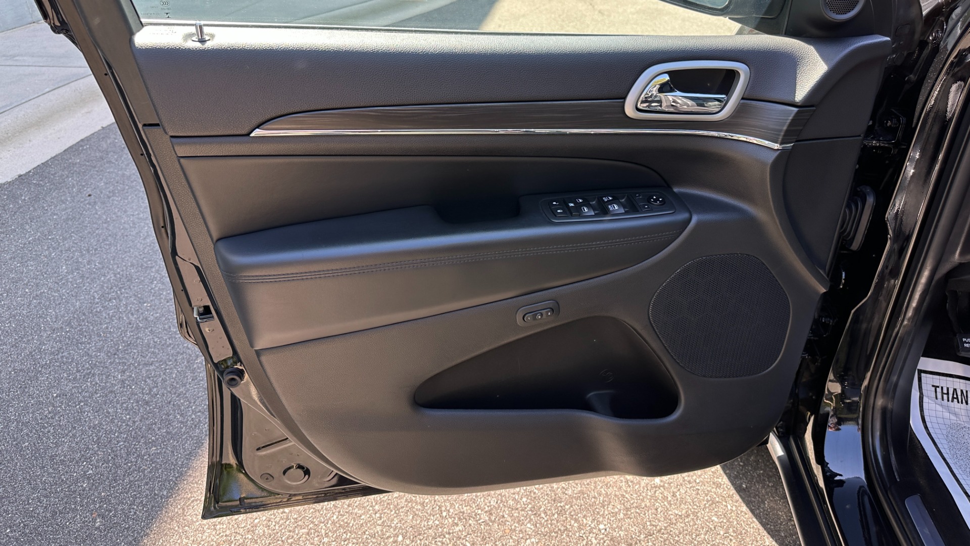 Used 2019 Jeep GRAND CHEROKEE LIMITED 4X4 / NAV / SUNROOF / BLIND SPOT MONITOR / REARVIEW for sale Sold at Formula Imports in Charlotte NC 28227 10