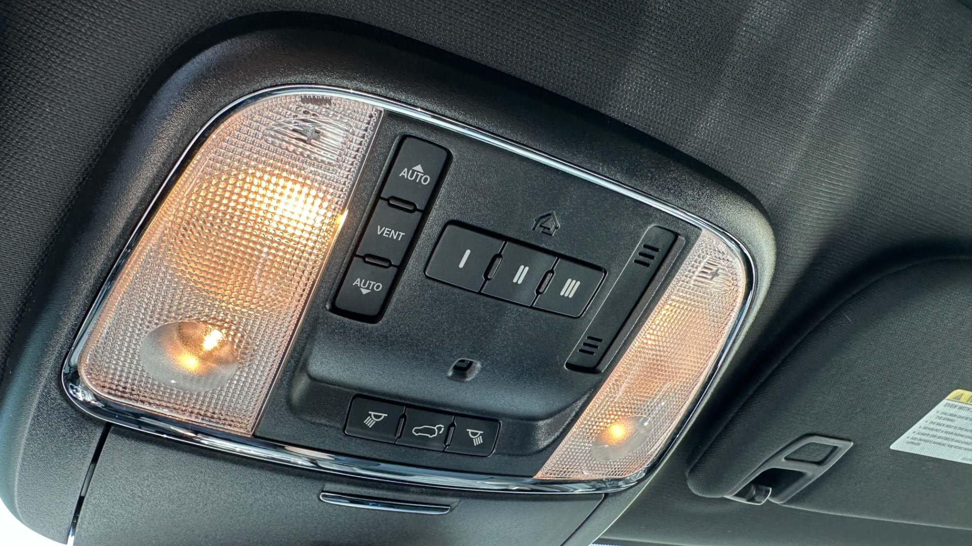 Used 2019 Jeep GRAND CHEROKEE LIMITED 4X4 / NAV / SUNROOF / BLIND SPOT MONITOR / REARVIEW for sale Sold at Formula Imports in Charlotte NC 28227 22