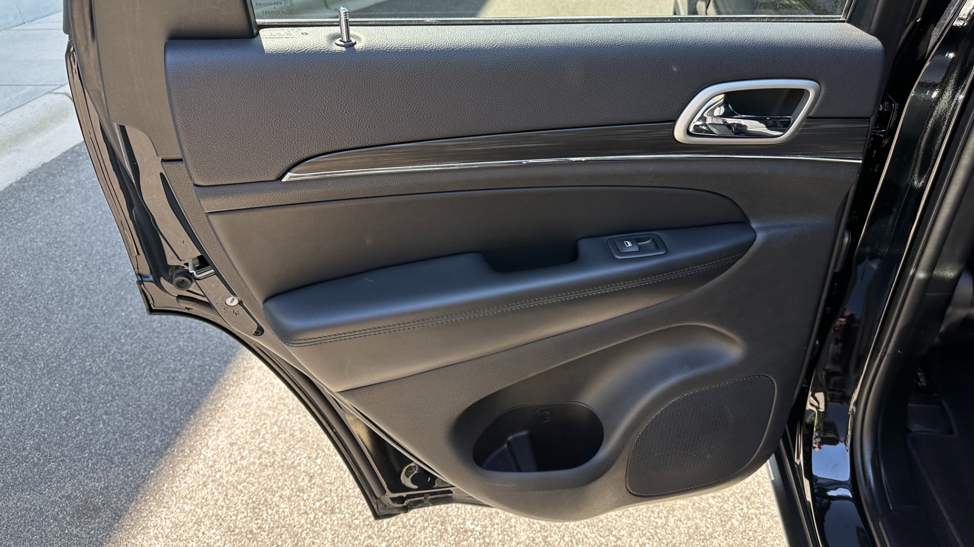 Used 2019 Jeep GRAND CHEROKEE LIMITED 4X4 / NAV / SUNROOF / BLIND SPOT MONITOR / REARVIEW for sale Sold at Formula Imports in Charlotte NC 28227 23