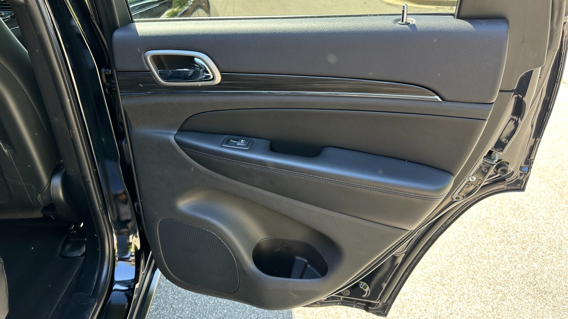 Used 2019 Jeep GRAND CHEROKEE LIMITED 4X4 / NAV / SUNROOF / BLIND SPOT MONITOR / REARVIEW for sale Sold at Formula Imports in Charlotte NC 28227 29