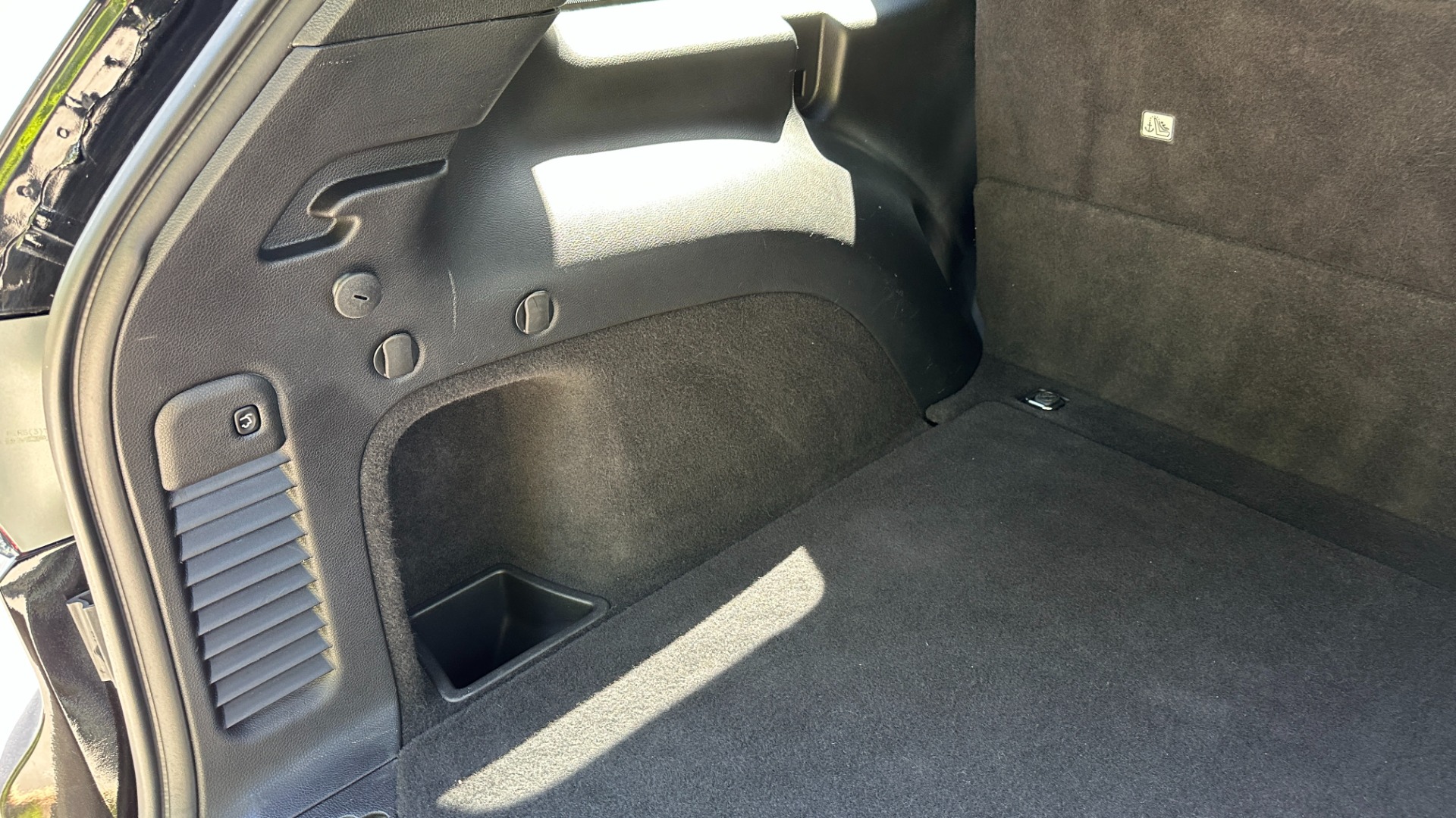 Used 2019 Jeep GRAND CHEROKEE LIMITED 4X4 / NAV / SUNROOF / BLIND SPOT MONITOR / REARVIEW for sale Sold at Formula Imports in Charlotte NC 28227 39