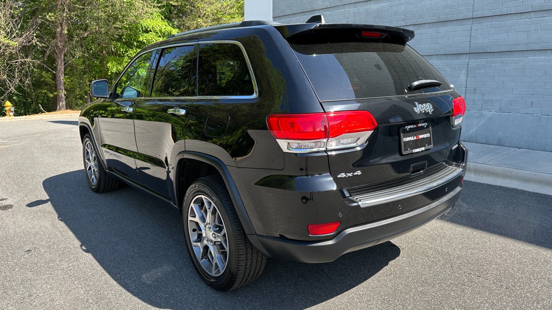 Used 2019 Jeep GRAND CHEROKEE LIMITED 4X4 / NAV / SUNROOF / BLIND SPOT MONITOR / REARVIEW for sale Sold at Formula Imports in Charlotte NC 28227 4