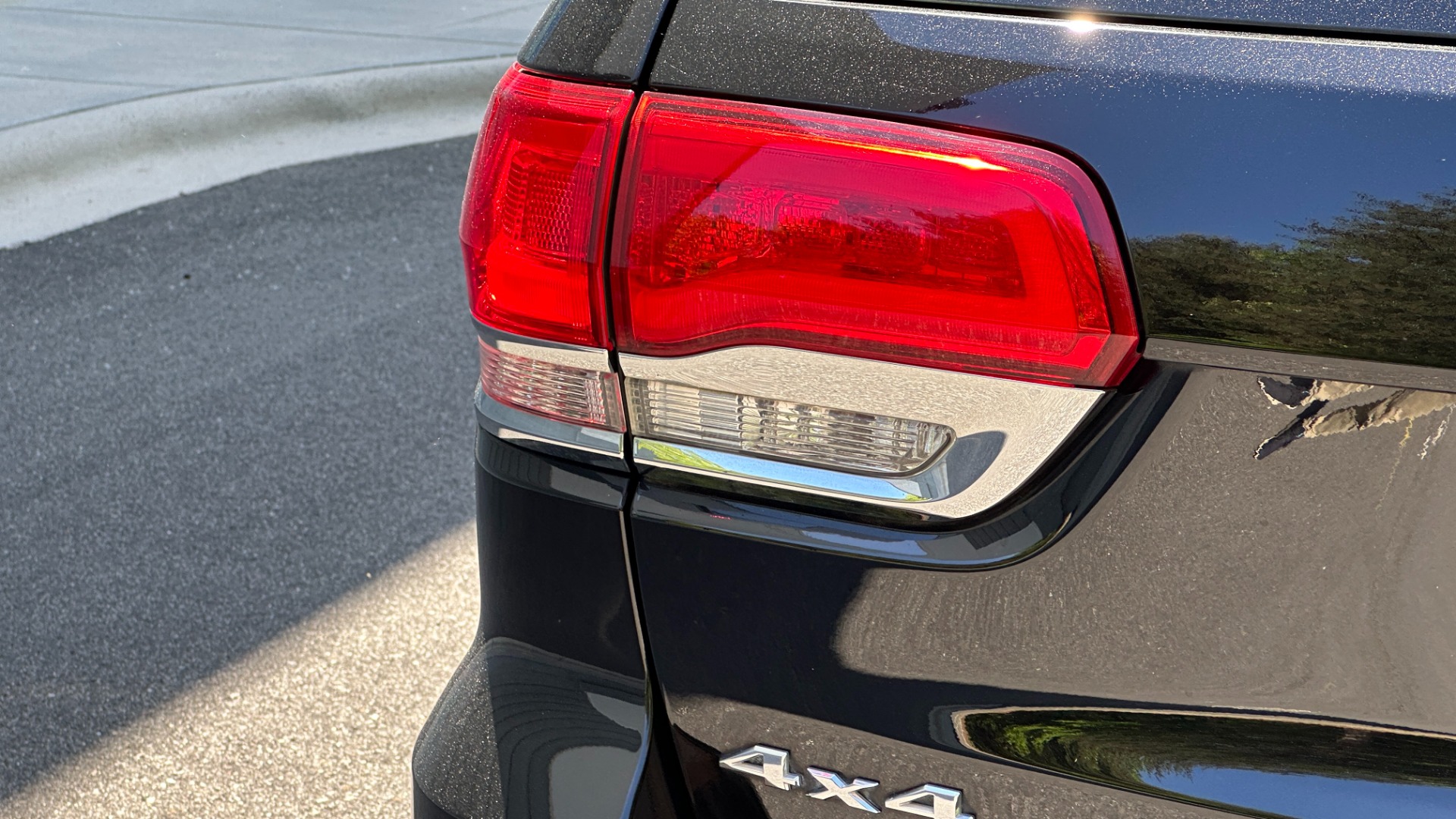 Used 2019 Jeep GRAND CHEROKEE LIMITED 4X4 / NAV / SUNROOF / BLIND SPOT MONITOR / REARVIEW for sale Sold at Formula Imports in Charlotte NC 28227 45
