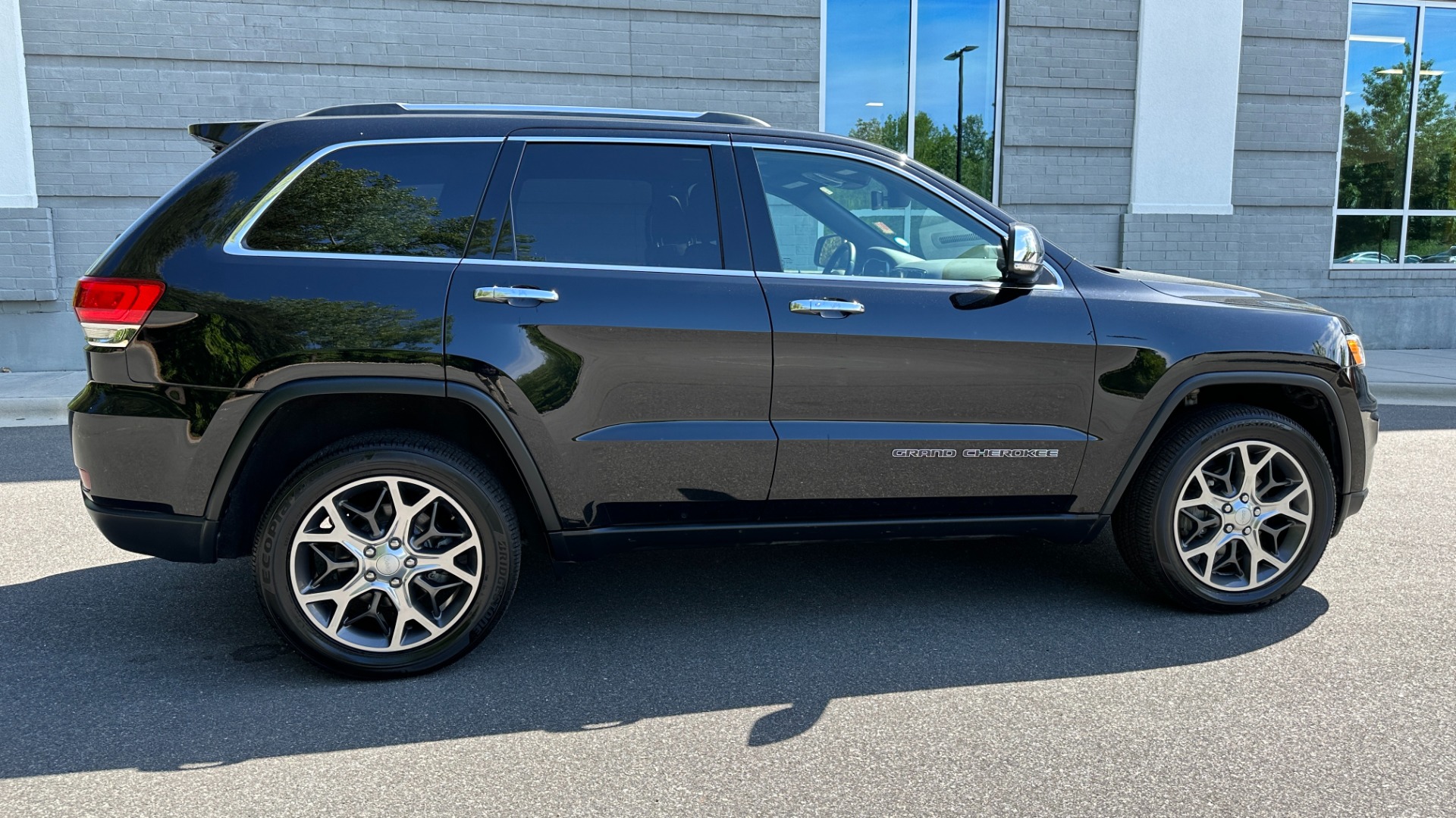 Used 2019 Jeep Grand Cherokee Limited for sale Sold at Formula Imports in Charlotte NC 28227 6