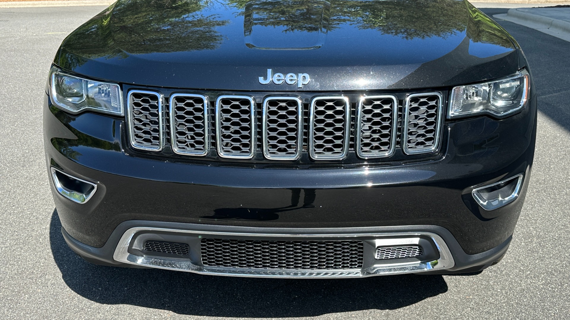 Used 2019 Jeep GRAND CHEROKEE LIMITED 4X4 / NAV / SUNROOF / BLIND SPOT MONITOR / REARVIEW for sale Sold at Formula Imports in Charlotte NC 28227 8