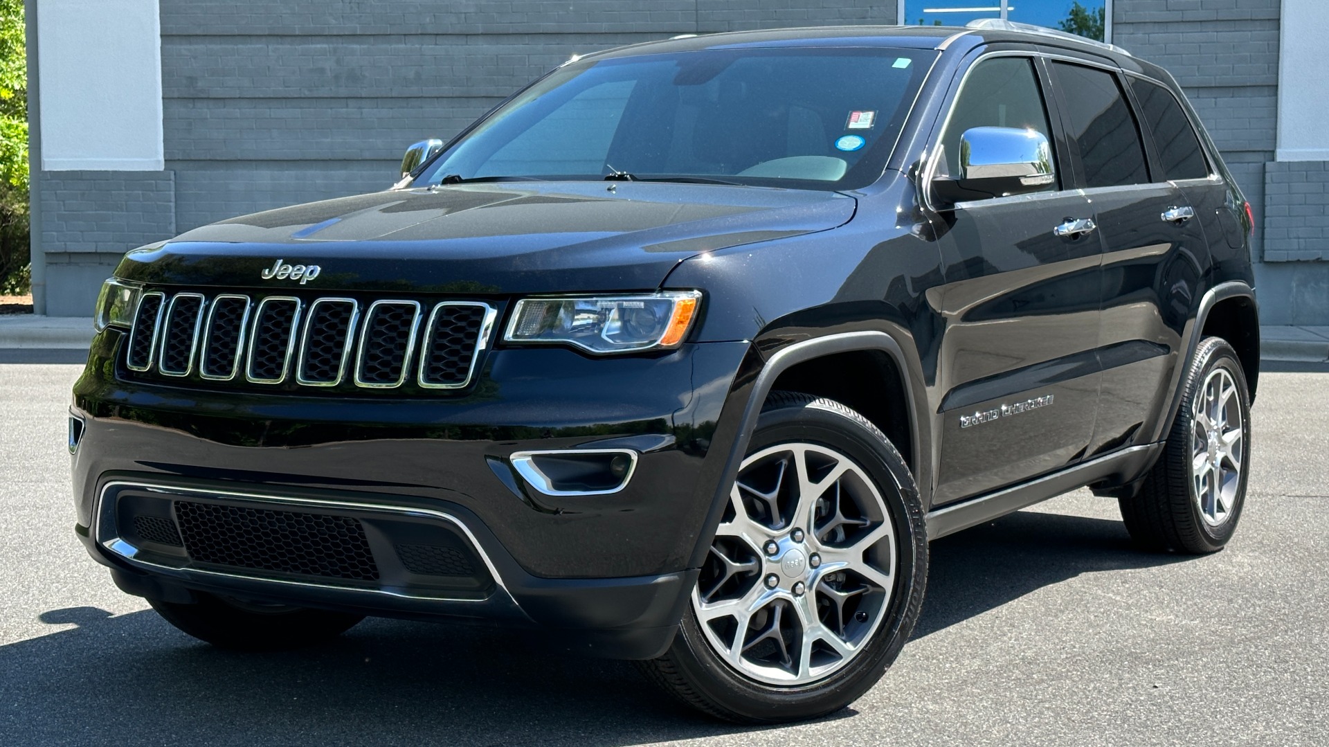 Used 2019 Jeep GRAND CHEROKEE LIMITED 4X4 / NAV / SUNROOF / BLIND SPOT MONITOR / REARVIEW for sale Sold at Formula Imports in Charlotte NC 28227 1