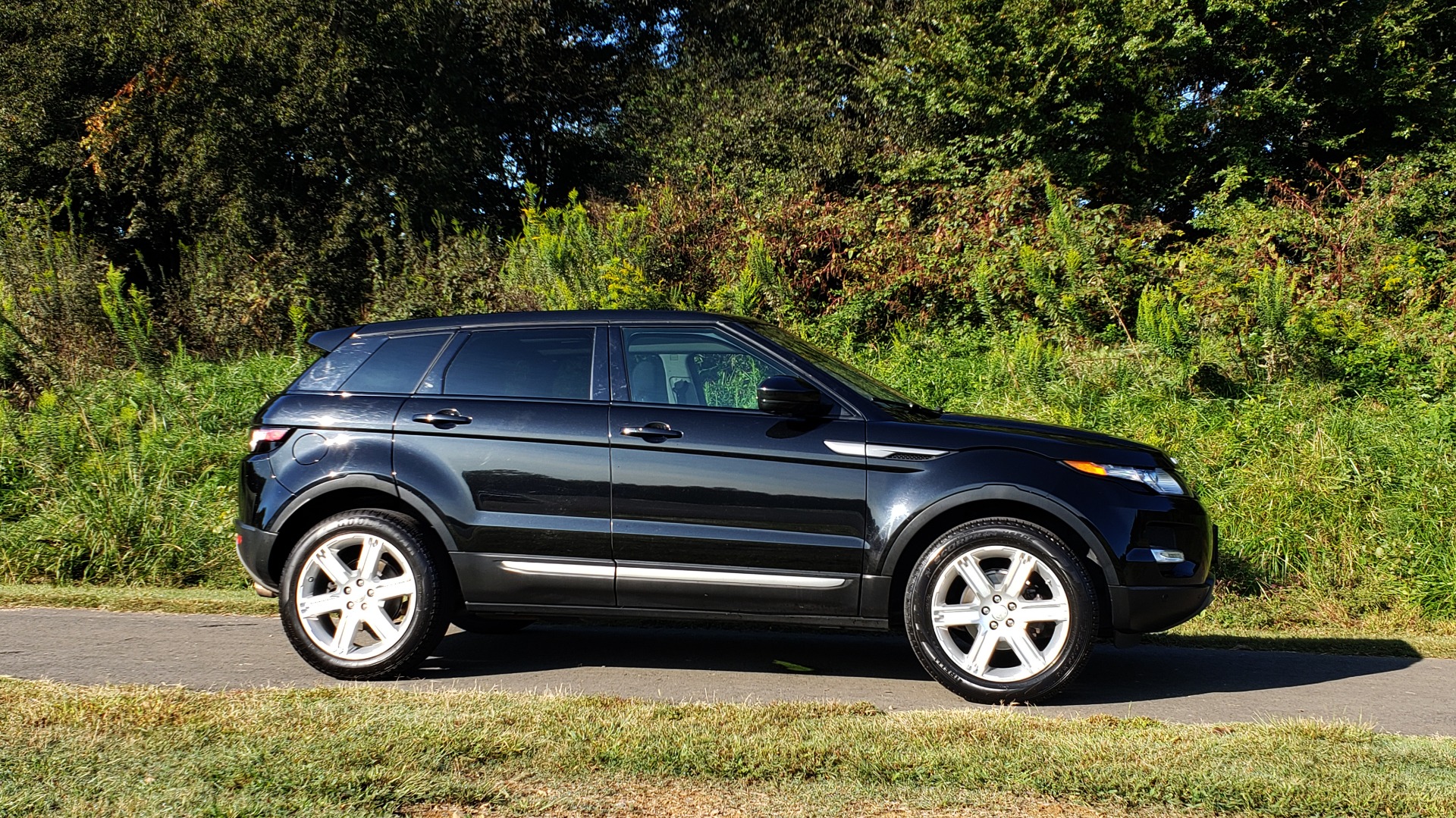 Used 2015 Land Rover RANGE ROVER EVOQUE PURE PREMIUM / PURE PLUS / CLIMATE COMFORT / REARVIEW for sale Sold at Formula Imports in Charlotte NC 28227 4