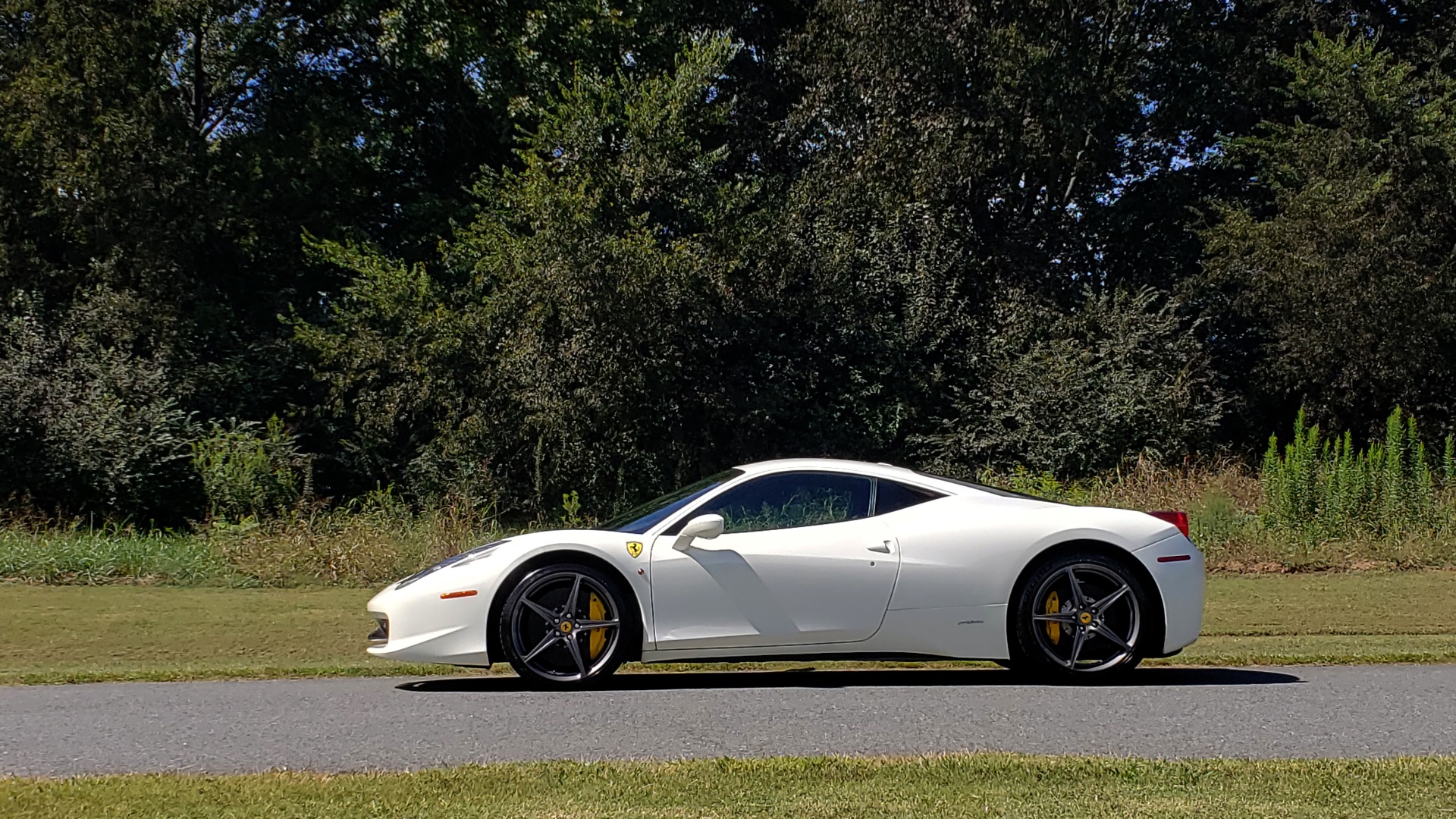 Used 2012 Ferrari 458 ITALIA COUPE / 4.5L V8 / 7-SPEED AUTO / LOW MILES SUPER CLEAN for sale Sold at Formula Imports in Charlotte NC 28227 10