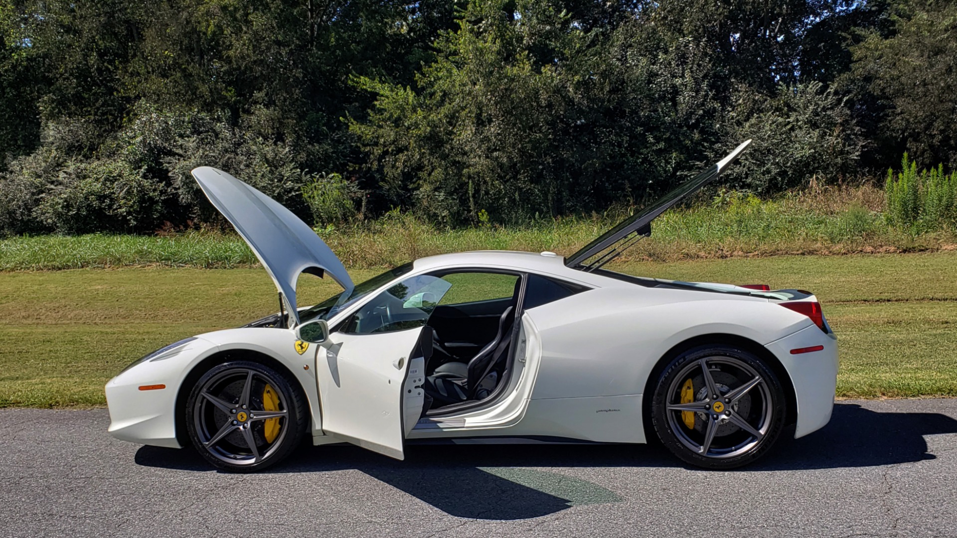 Used 2012 Ferrari 458 ITALIA COUPE / 4.5L V8 / 7-SPEED AUTO / LOW MILES SUPER CLEAN for sale Sold at Formula Imports in Charlotte NC 28227 16
