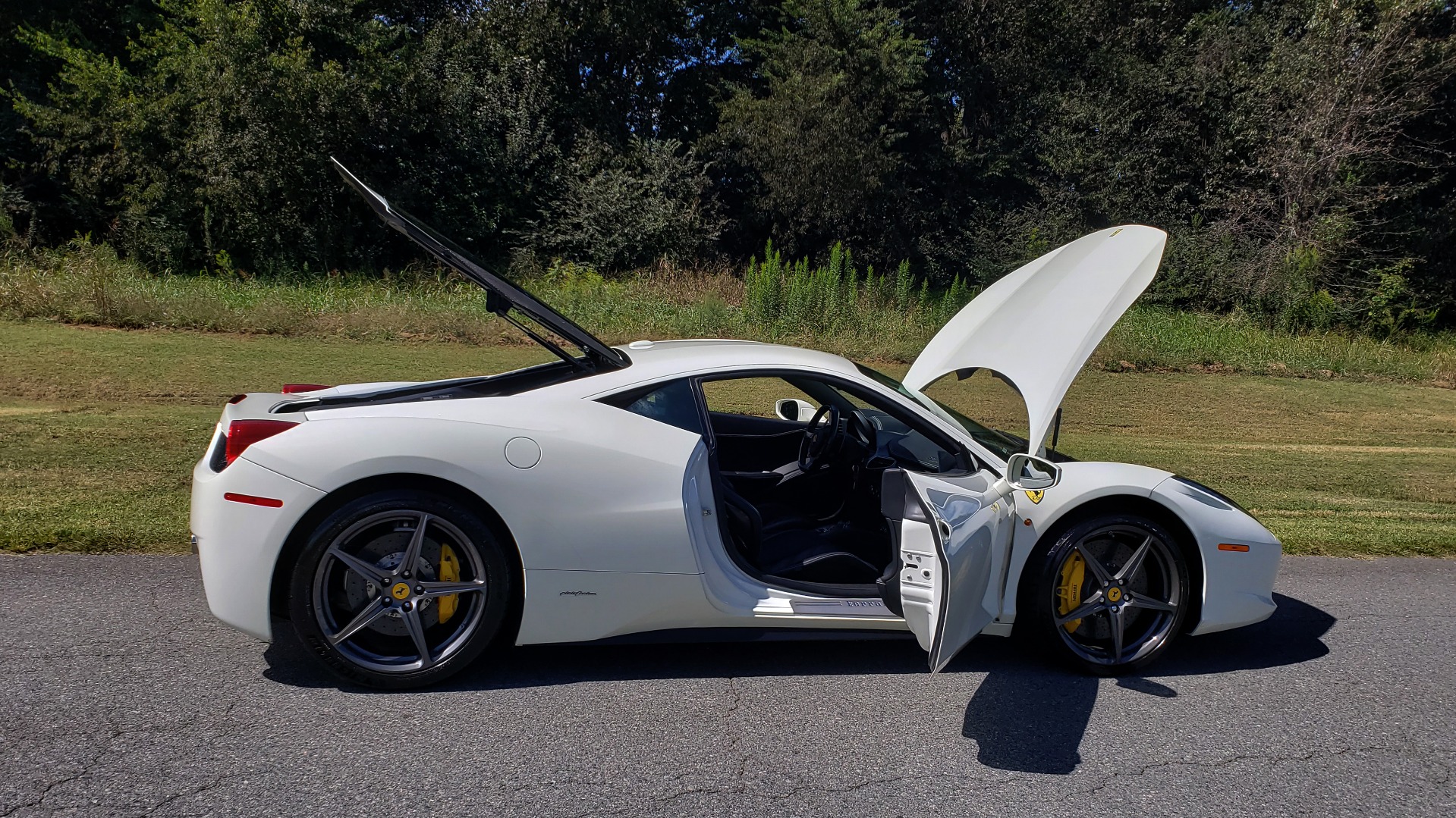 Used 2012 Ferrari 458 ITALIA COUPE / 4.5L V8 / 7-SPEED AUTO / LOW MILES SUPER CLEAN for sale Sold at Formula Imports in Charlotte NC 28227 39