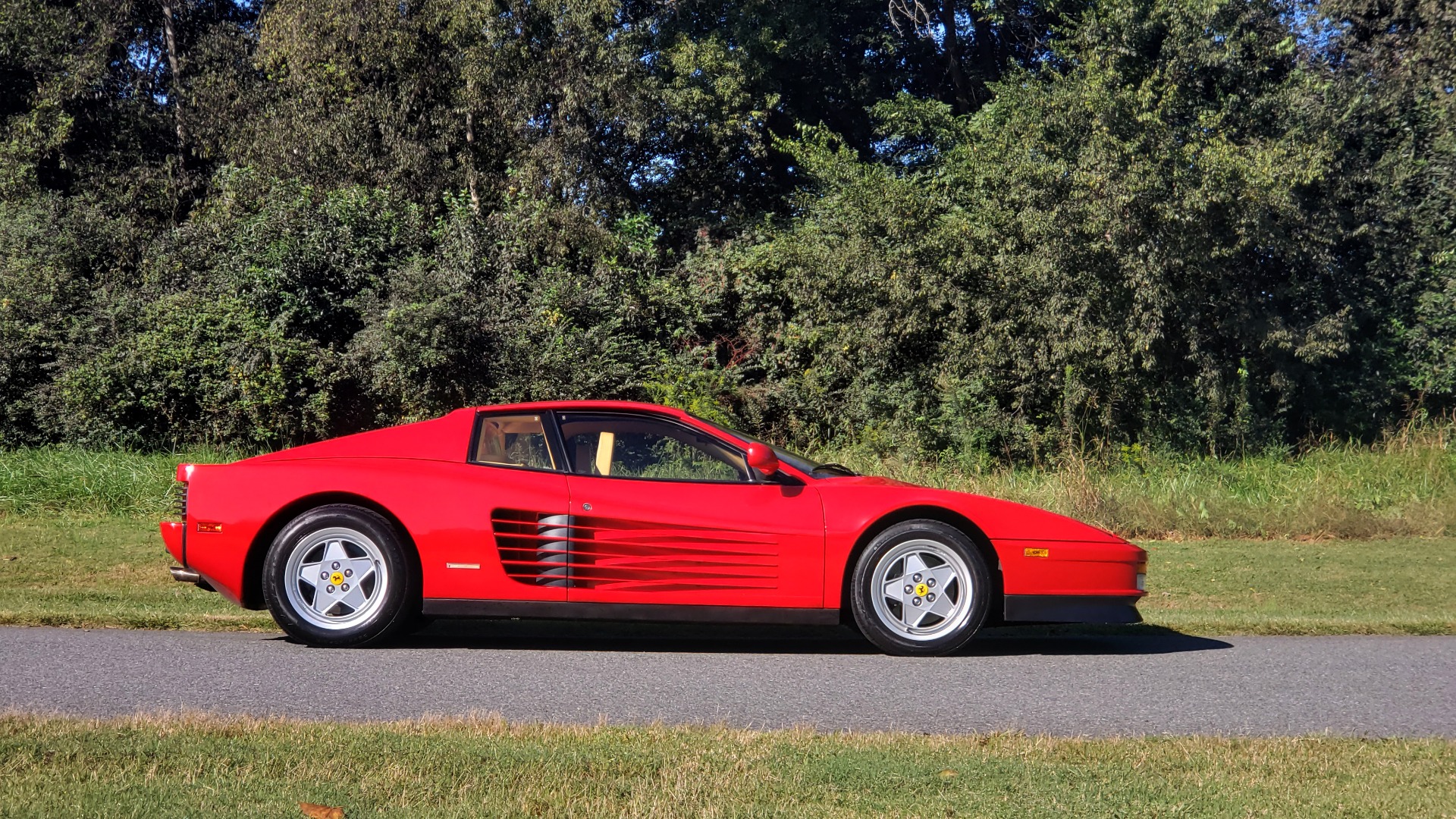 Used 1988 Ferrari TESTAROSSA COUPE / 4.9L FLAT-12 / 5-SPEED MANUAL / LOW MILES SUPER CLEAN for sale Sold at Formula Imports in Charlotte NC 28227 11