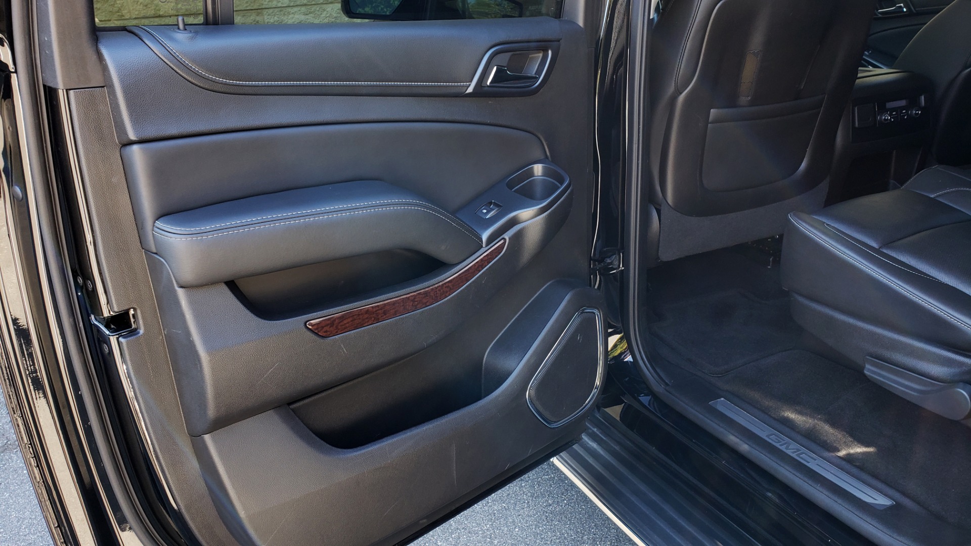 Used 2016 GMC YUKON XL SLT / NAV / BOSE / 3-ROWS - SEATS 8 / REARVIEW for sale Sold at Formula Imports in Charlotte NC 28227 67