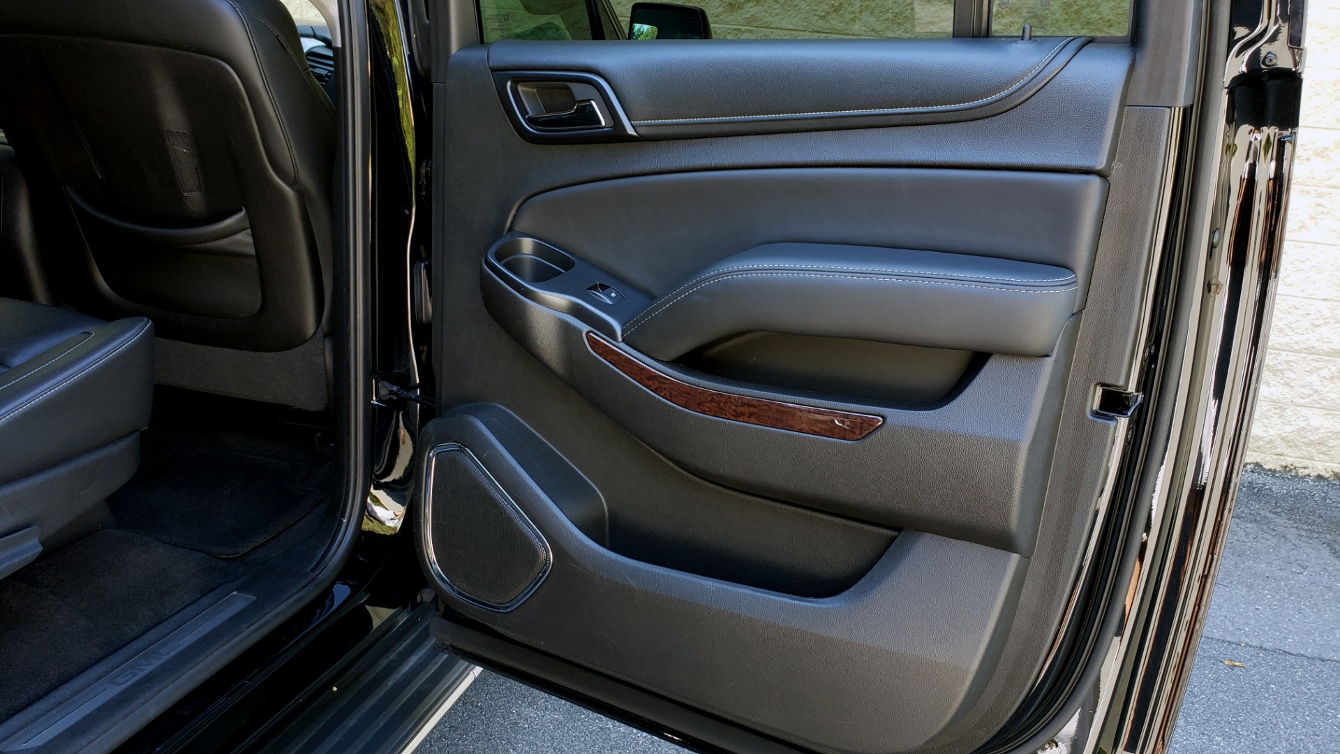 Used 2016 GMC YUKON XL SLT / NAV / BOSE / 3-ROWS - SEATS 8 / REARVIEW for sale Sold at Formula Imports in Charlotte NC 28227 79