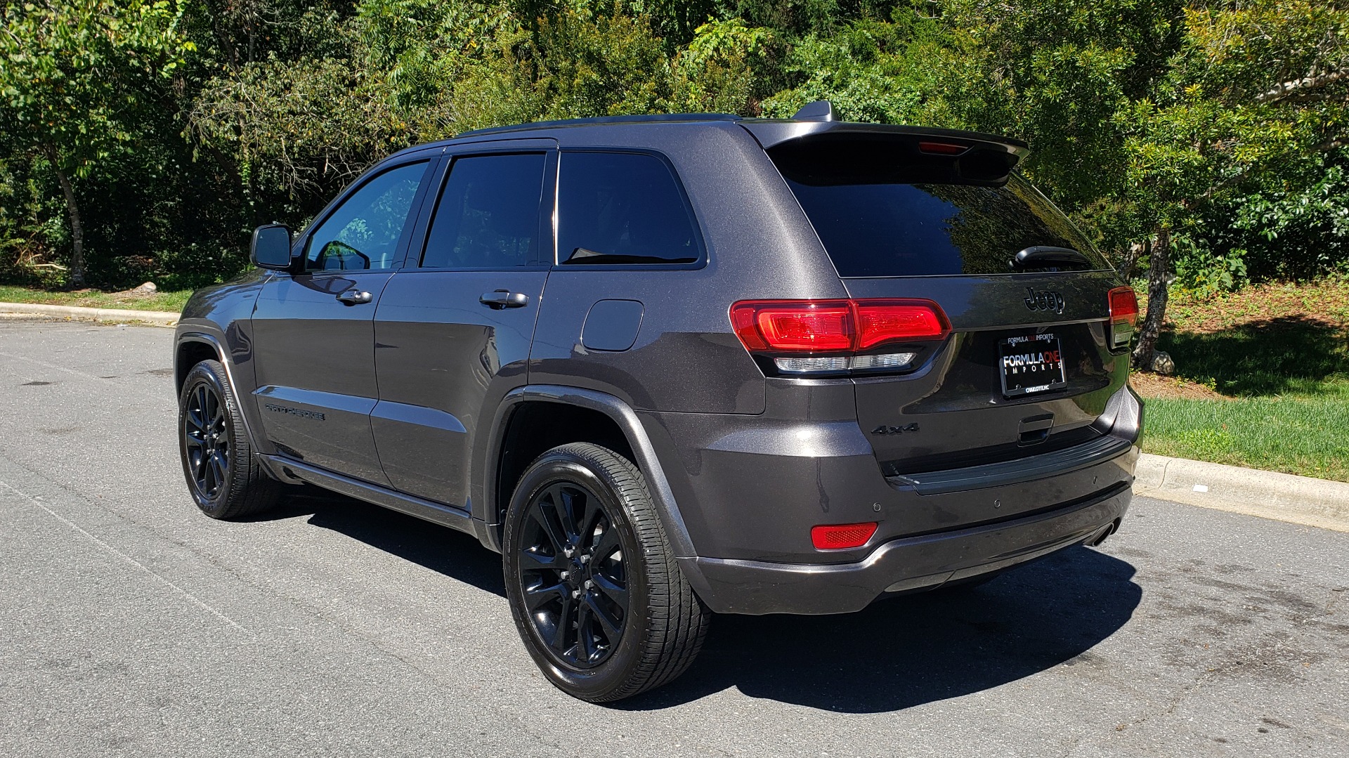 Used 2019 Jeep GRAND CHEROKEE ALTITUDE 4X4 / NAV / WIFI / SUNROOF / REARVIEW for sale Sold at Formula Imports in Charlotte NC 28227 3