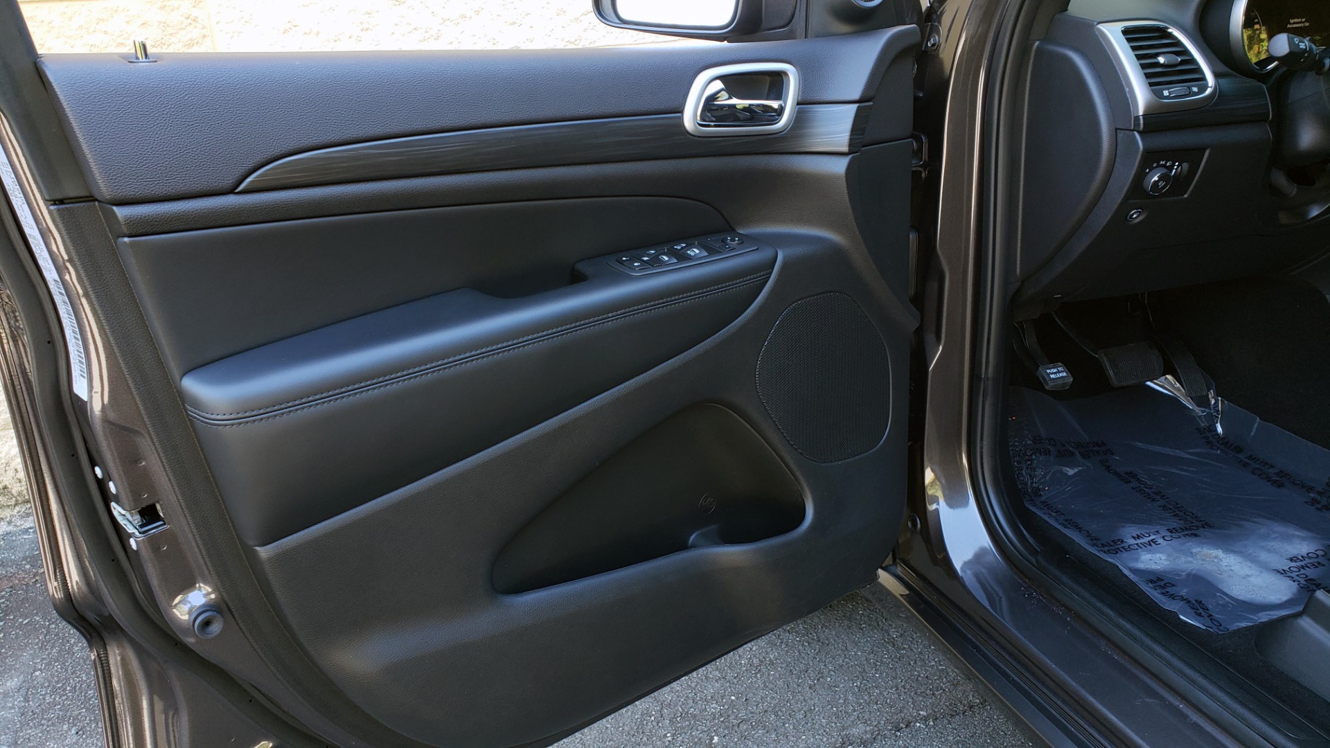 Used 2019 Jeep GRAND CHEROKEE ALTITUDE 4X4 / NAV / WIFI / SUNROOF / REARVIEW for sale Sold at Formula Imports in Charlotte NC 28227 36
