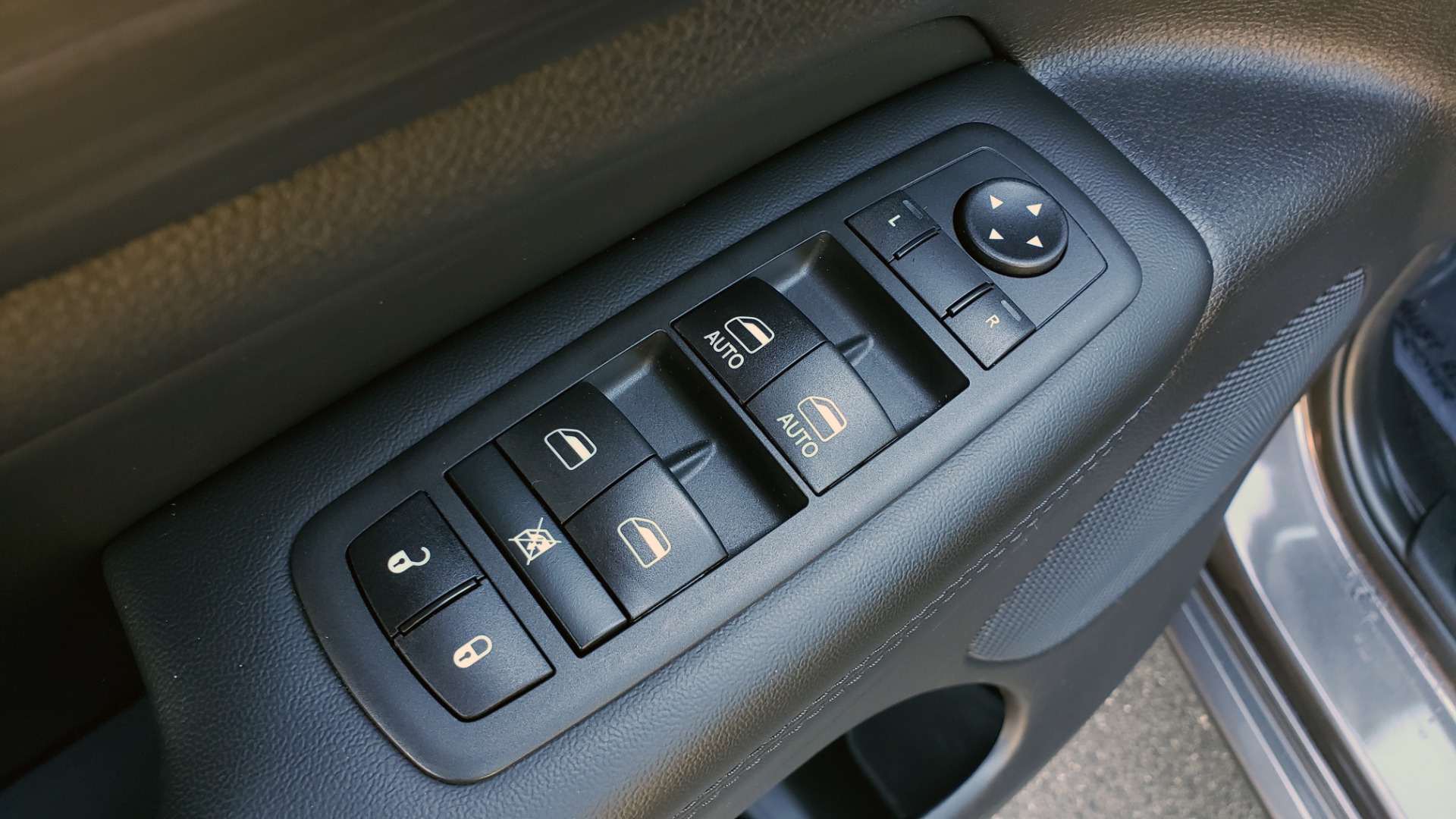 Used 2019 Jeep GRAND CHEROKEE ALTITUDE 4X4 / NAV / WIFI / SUNROOF / REARVIEW for sale Sold at Formula Imports in Charlotte NC 28227 37
