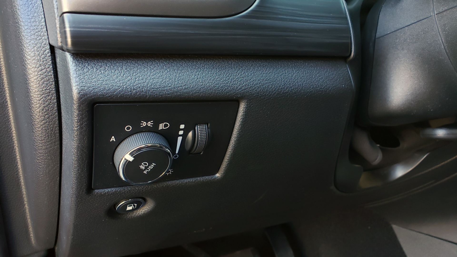 Used 2019 Jeep GRAND CHEROKEE ALTITUDE 4X4 / NAV / WIFI / SUNROOF / REARVIEW for sale Sold at Formula Imports in Charlotte NC 28227 43