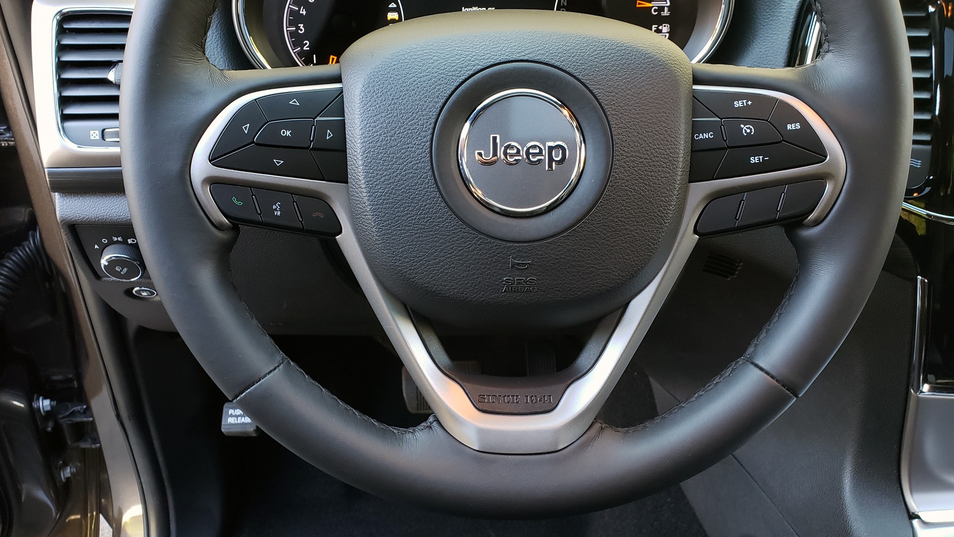 Used 2019 Jeep GRAND CHEROKEE ALTITUDE 4X4 / NAV / WIFI / SUNROOF / REARVIEW for sale Sold at Formula Imports in Charlotte NC 28227 44