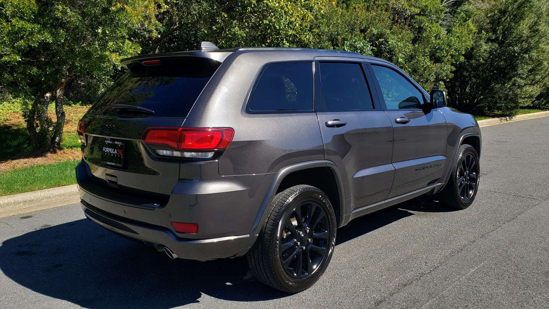 Used 2019 Jeep GRAND CHEROKEE ALTITUDE 4X4 / NAV / WIFI / SUNROOF / REARVIEW for sale Sold at Formula Imports in Charlotte NC 28227 6