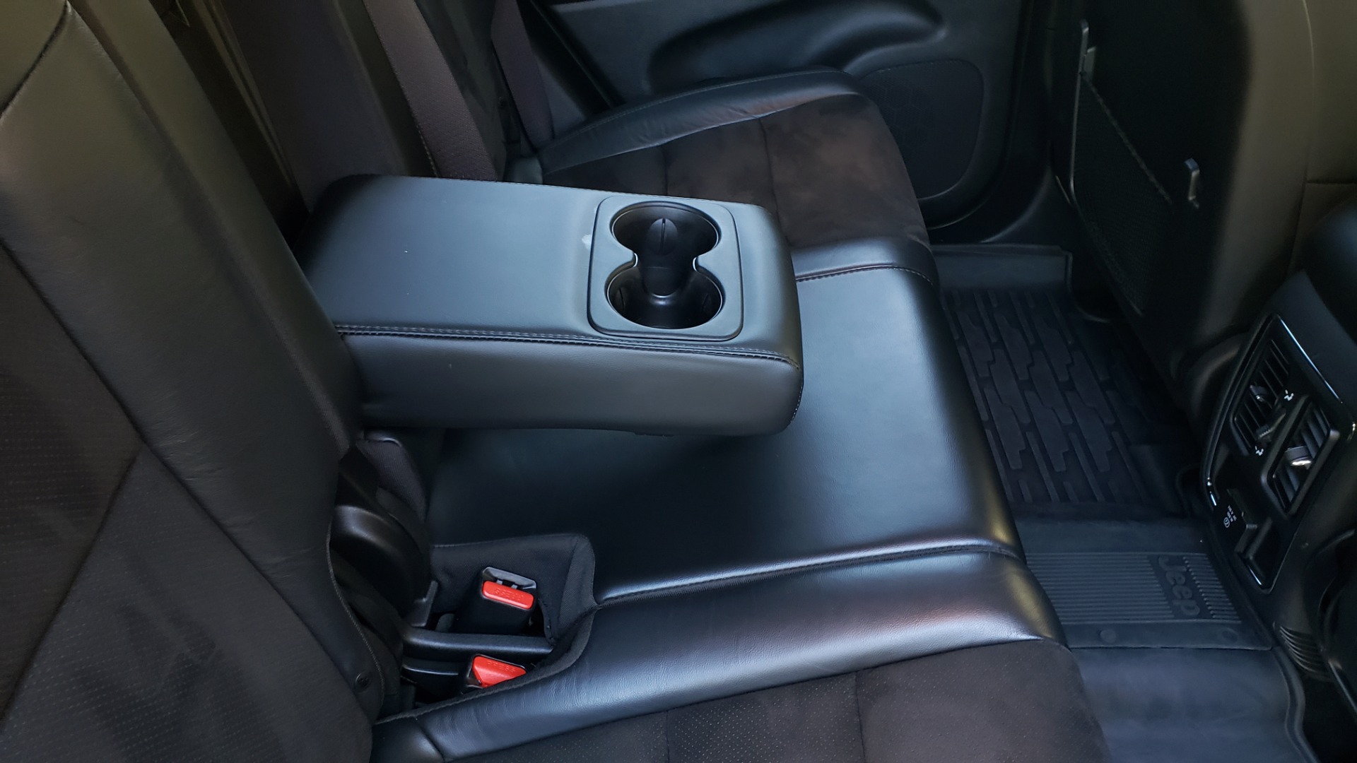 Used 2019 Jeep GRAND CHEROKEE ALTITUDE 4X4 / NAV / WIFI / SUNROOF / REARVIEW for sale Sold at Formula Imports in Charlotte NC 28227 77