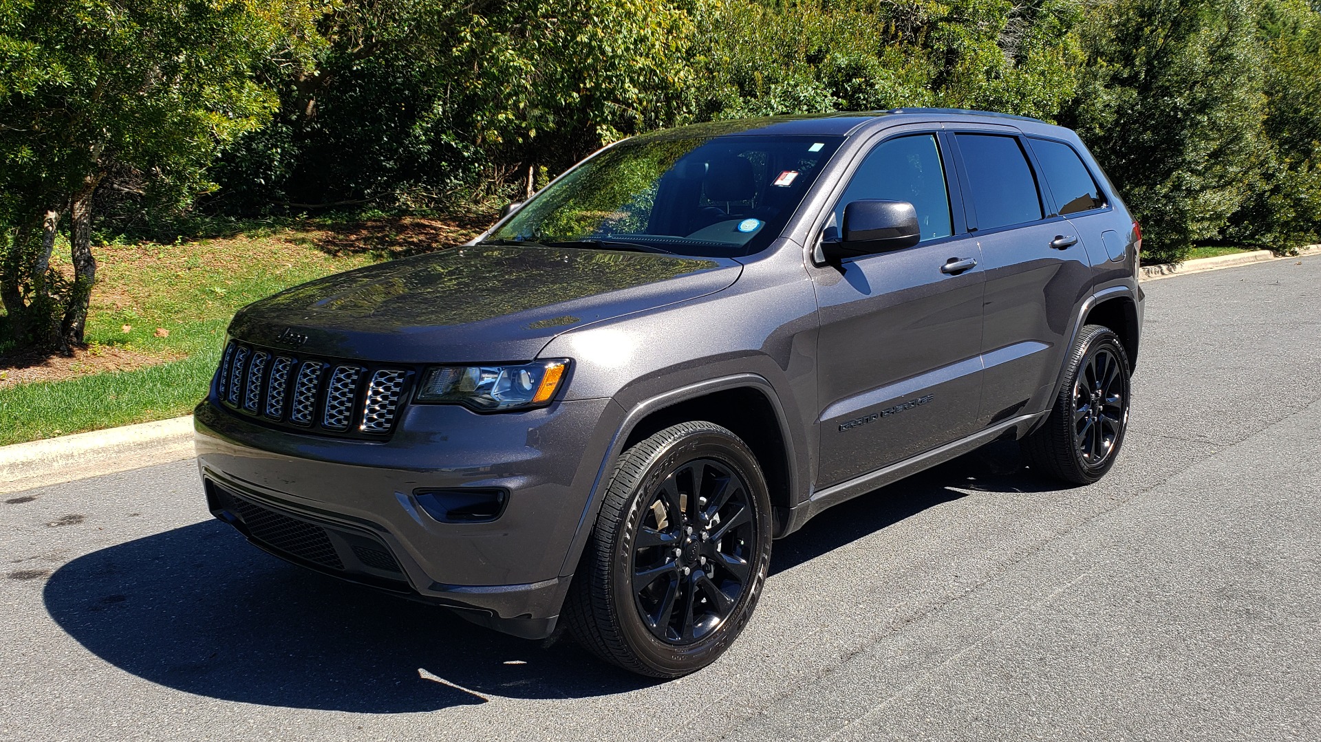 Used 2019 Jeep GRAND CHEROKEE ALTITUDE 4X4 / NAV / WIFI / SUNROOF / REARVIEW for sale Sold at Formula Imports in Charlotte NC 28227 1