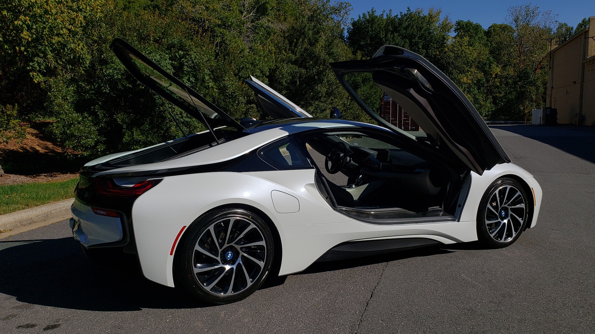 Used 2014 BMW i8 COUPE / TERA WORLD / NAV / CARBON FIBER ROOF / REARVIEW for sale Sold at Formula Imports in Charlotte NC 28227 10