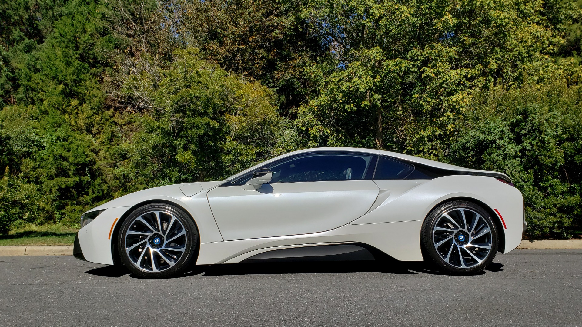 Used 2014 BMW i8 COUPE / TERA WORLD / NAV / CARBON FIBER ROOF / REARVIEW for sale Sold at Formula Imports in Charlotte NC 28227 2