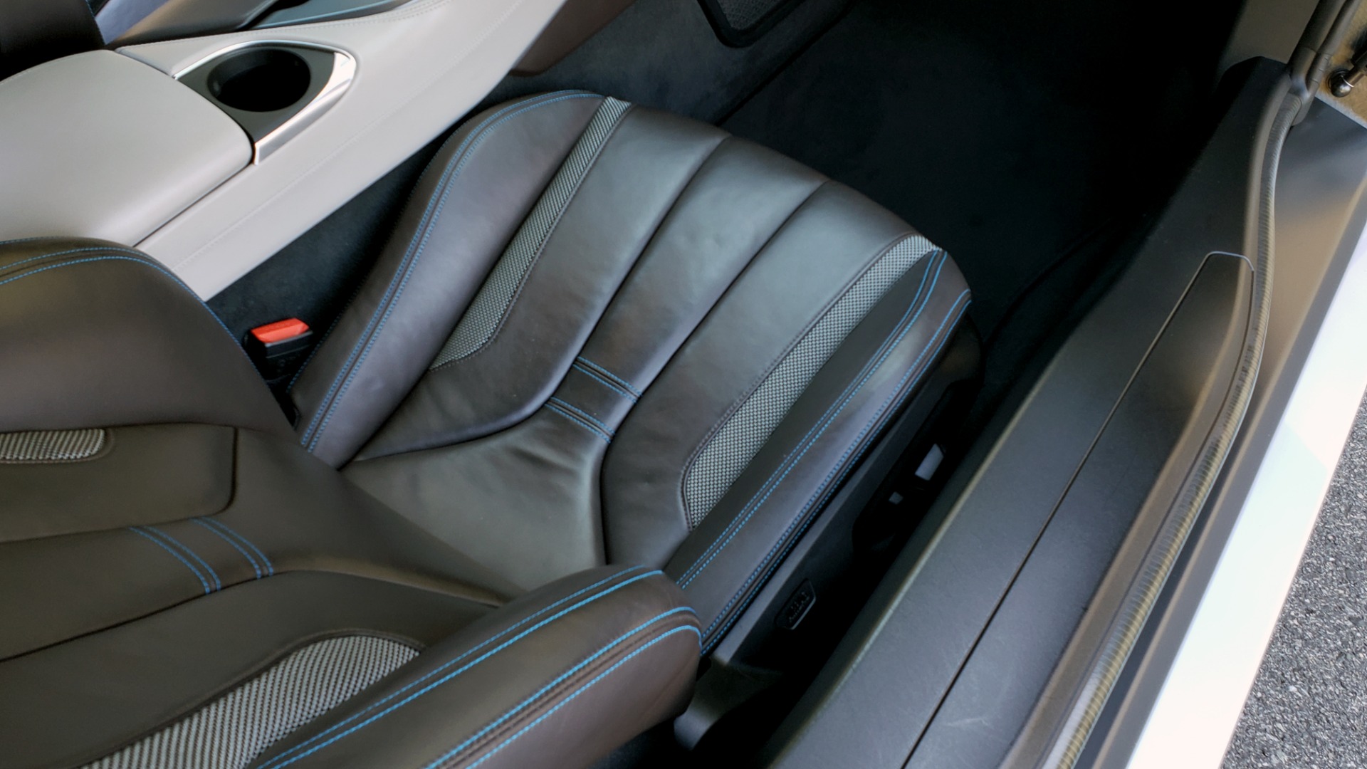 Used 2014 BMW i8 COUPE / TERA WORLD / NAV / CARBON FIBER ROOF / REARVIEW for sale Sold at Formula Imports in Charlotte NC 28227 34