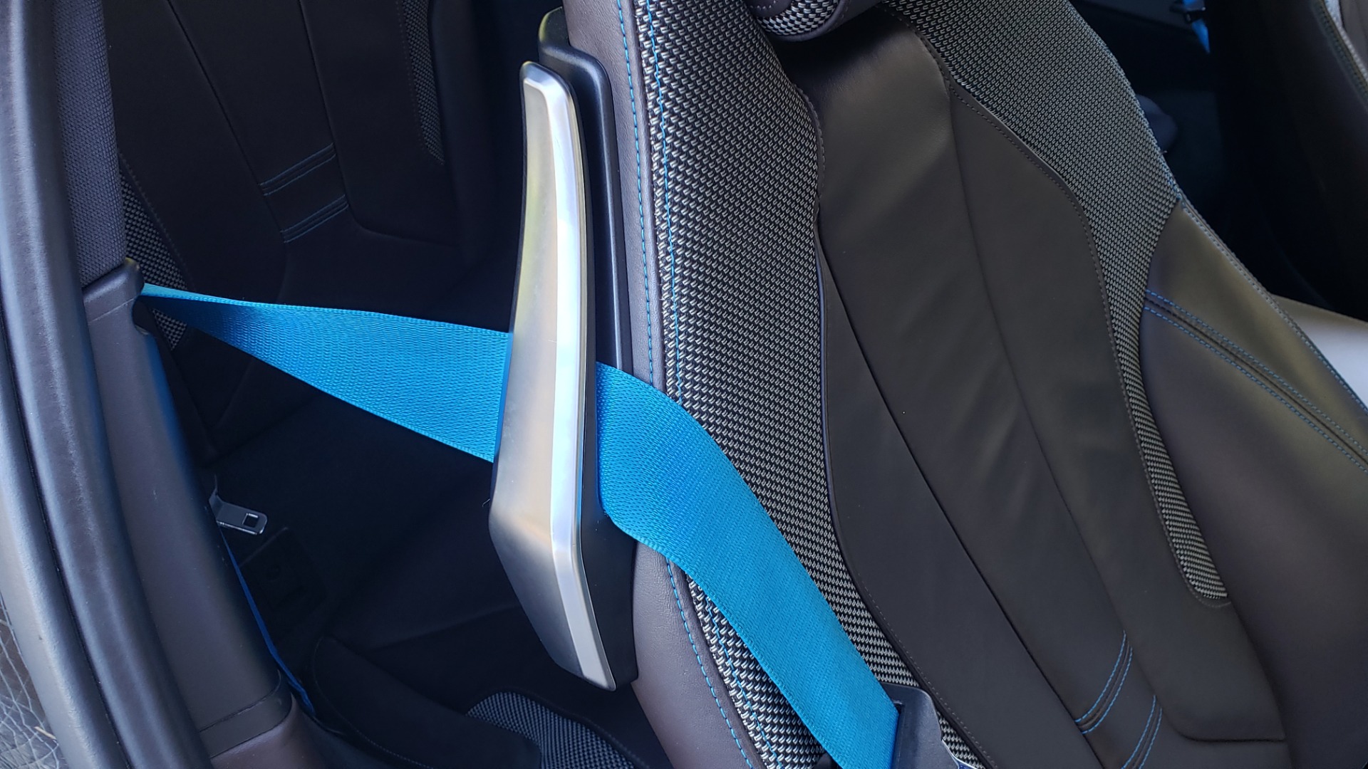 Used 2014 BMW i8 COUPE / TERA WORLD / NAV / CARBON FIBER ROOF / REARVIEW for sale Sold at Formula Imports in Charlotte NC 28227 39