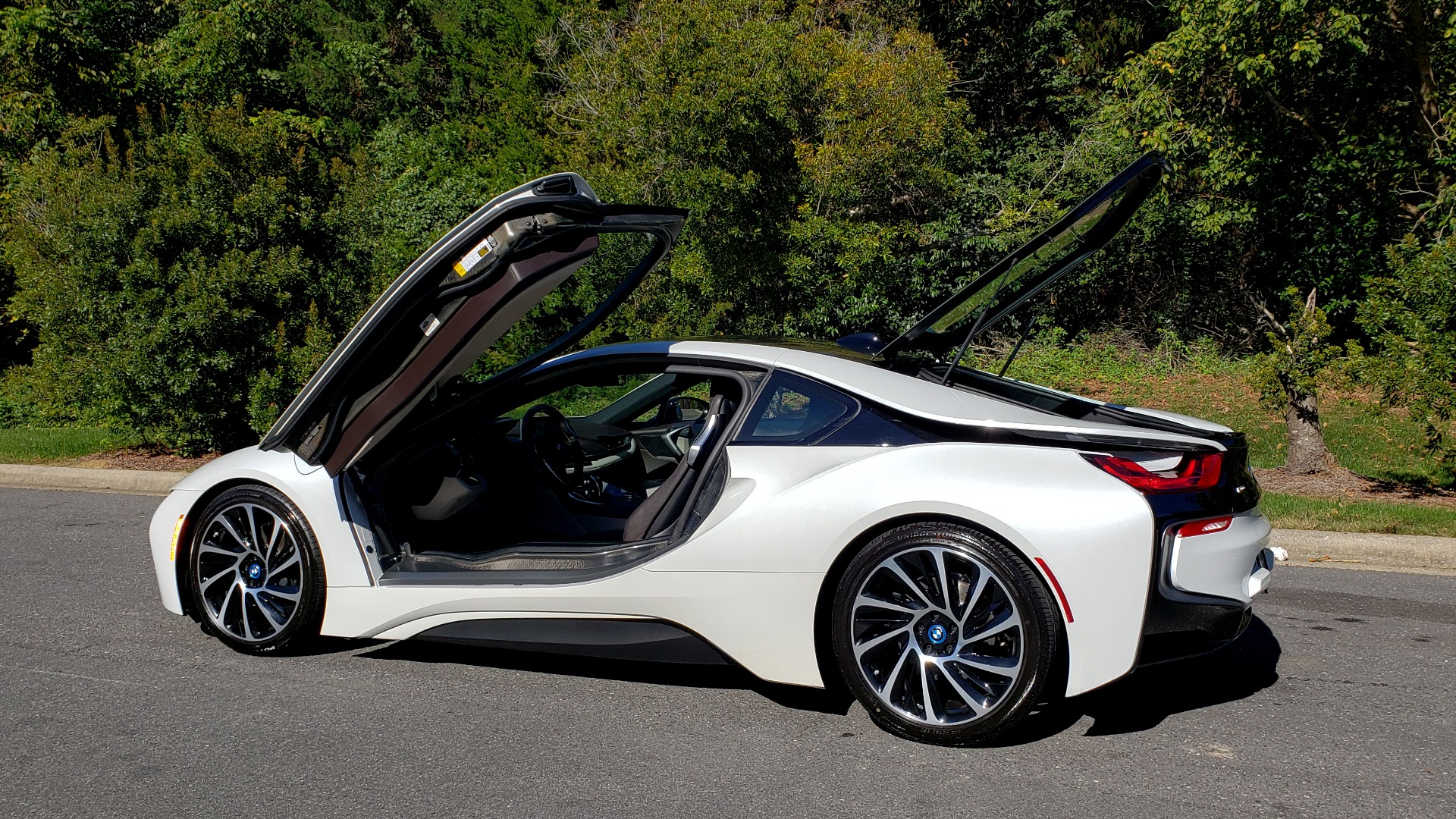 Used 2014 BMW i8 COUPE / TERA WORLD / NAV / CARBON FIBER ROOF / REARVIEW for sale Sold at Formula Imports in Charlotte NC 28227 4