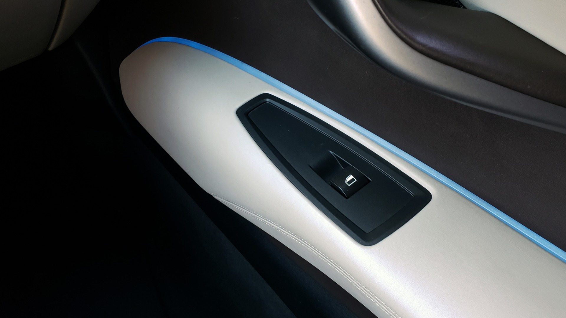 Used 2014 BMW i8 COUPE / TERA WORLD / NAV / CARBON FIBER ROOF / REARVIEW for sale Sold at Formula Imports in Charlotte NC 28227 41