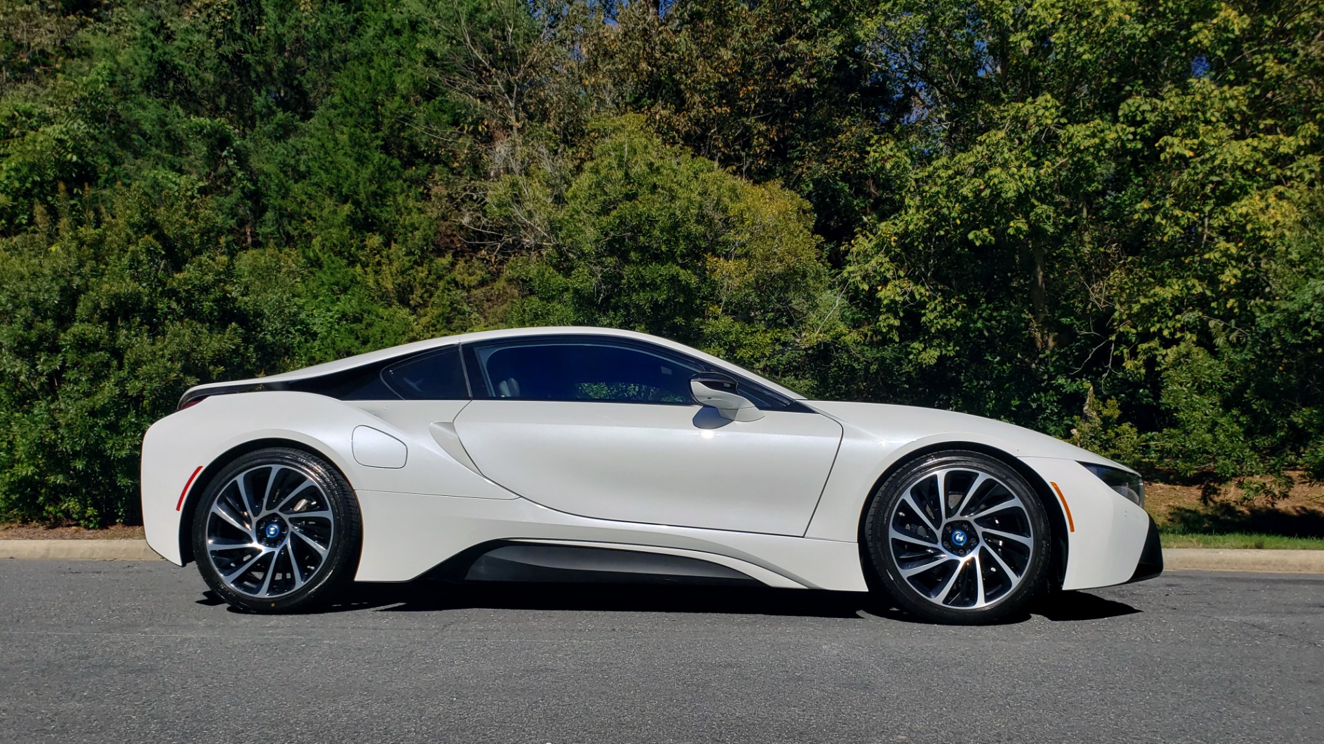 Used 2014 BMW i8 COUPE / TERA WORLD / NAV / CARBON FIBER ROOF / REARVIEW for sale Sold at Formula Imports in Charlotte NC 28227 7