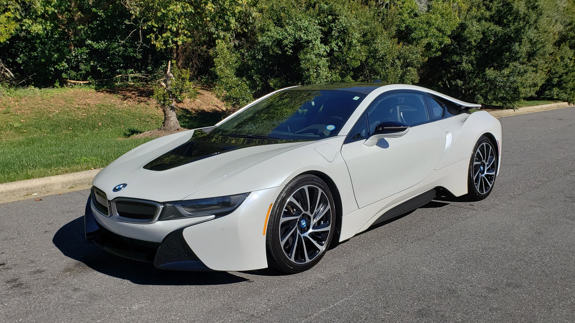 Used 2014 BMW i8 COUPE / TERA WORLD / NAV / CARBON FIBER ROOF / REARVIEW for sale Sold at Formula Imports in Charlotte NC 28227 1
