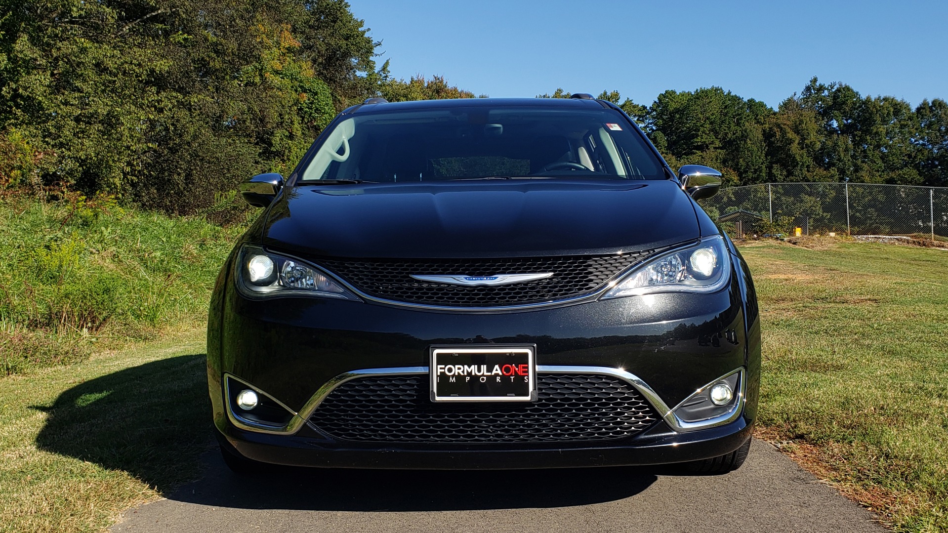 Used 2018 Chrysler PACIFICA LIMITED / 3.6L V6 / NAV / PANO-ROOF / 3-ROWS / REARVIEW for sale Sold at Formula Imports in Charlotte NC 28227 12