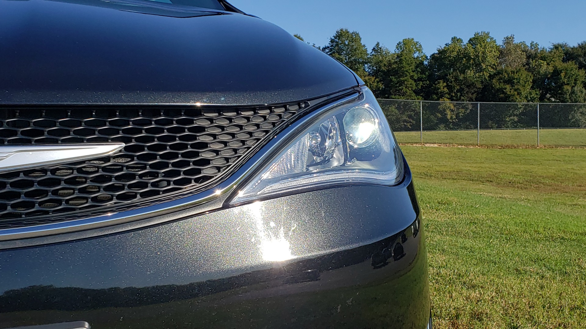 Used 2018 Chrysler PACIFICA LIMITED / 3.6L V6 / NAV / PANO-ROOF / 3-ROWS / REARVIEW for sale Sold at Formula Imports in Charlotte NC 28227 14