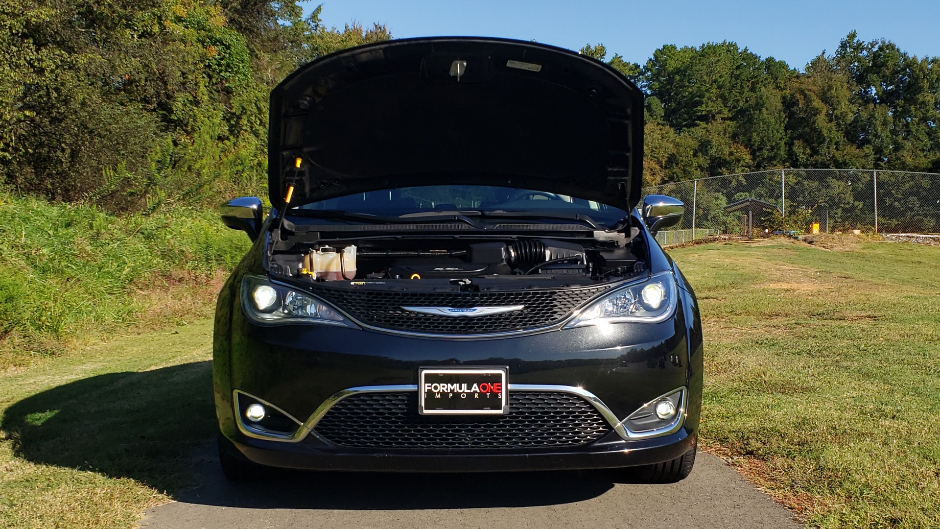 Used 2018 Chrysler PACIFICA LIMITED / 3.6L V6 / NAV / PANO-ROOF / 3-ROWS / REARVIEW for sale Sold at Formula Imports in Charlotte NC 28227 19