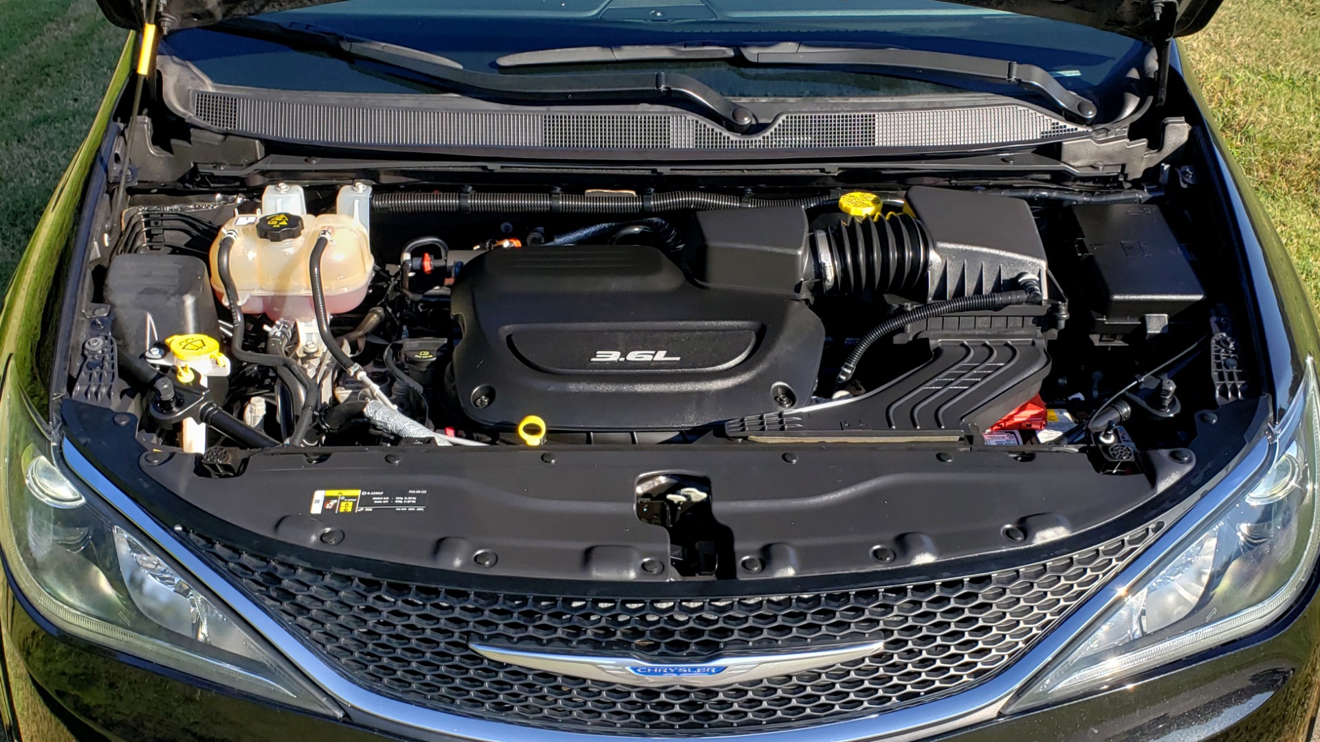 Used 2018 Chrysler PACIFICA LIMITED / 3.6L V6 / NAV / PANO-ROOF / 3-ROWS / REARVIEW for sale Sold at Formula Imports in Charlotte NC 28227 20