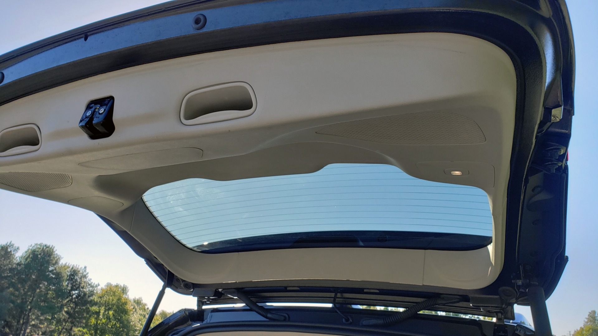 Used 2018 Chrysler PACIFICA LIMITED / 3.6L V6 / NAV / PANO-ROOF / 3-ROWS / REARVIEW for sale Sold at Formula Imports in Charlotte NC 28227 30