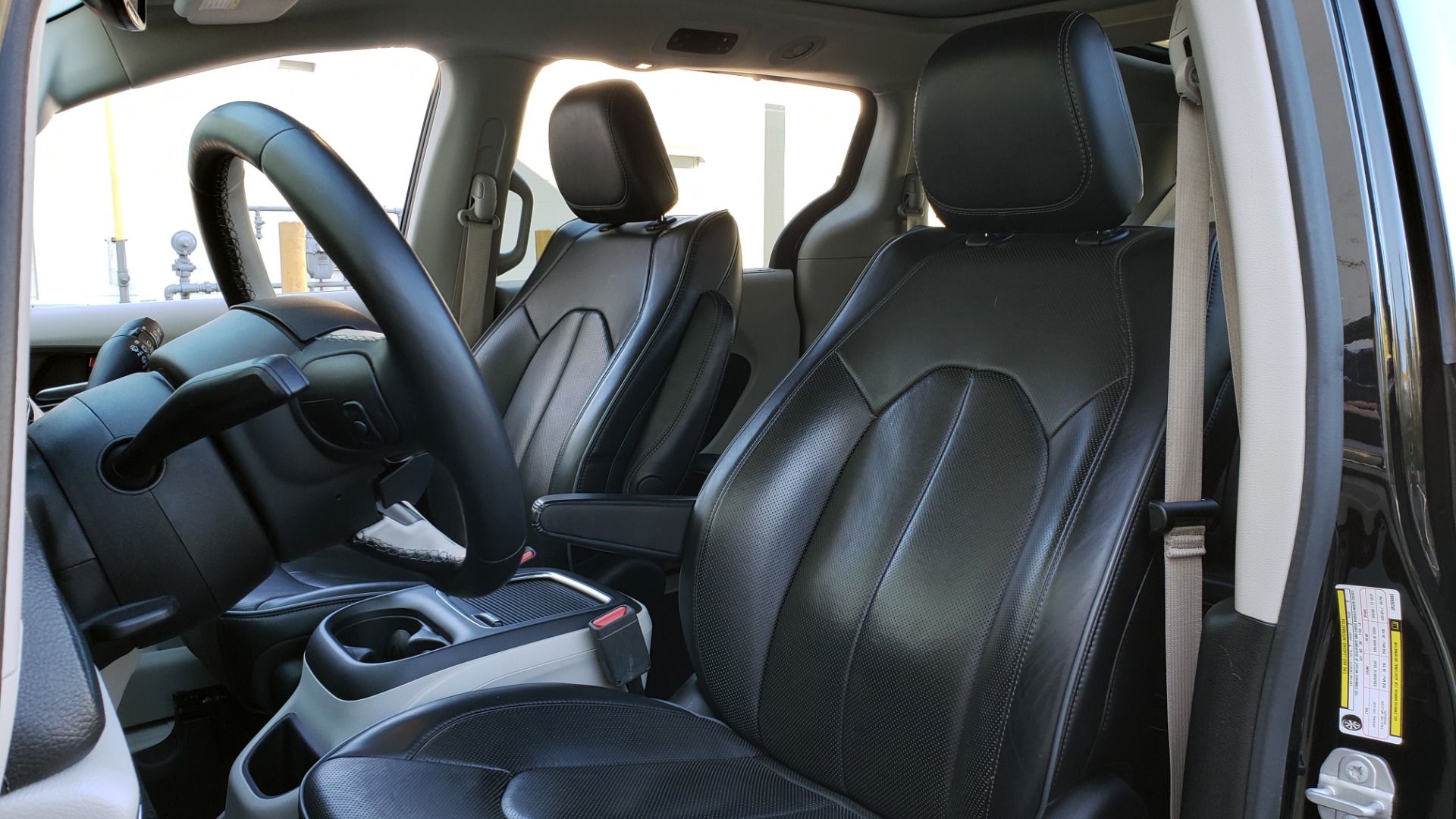 Used 2018 Chrysler PACIFICA LIMITED / 3.6L V6 / NAV / PANO-ROOF / 3-ROWS / REARVIEW for sale Sold at Formula Imports in Charlotte NC 28227 41