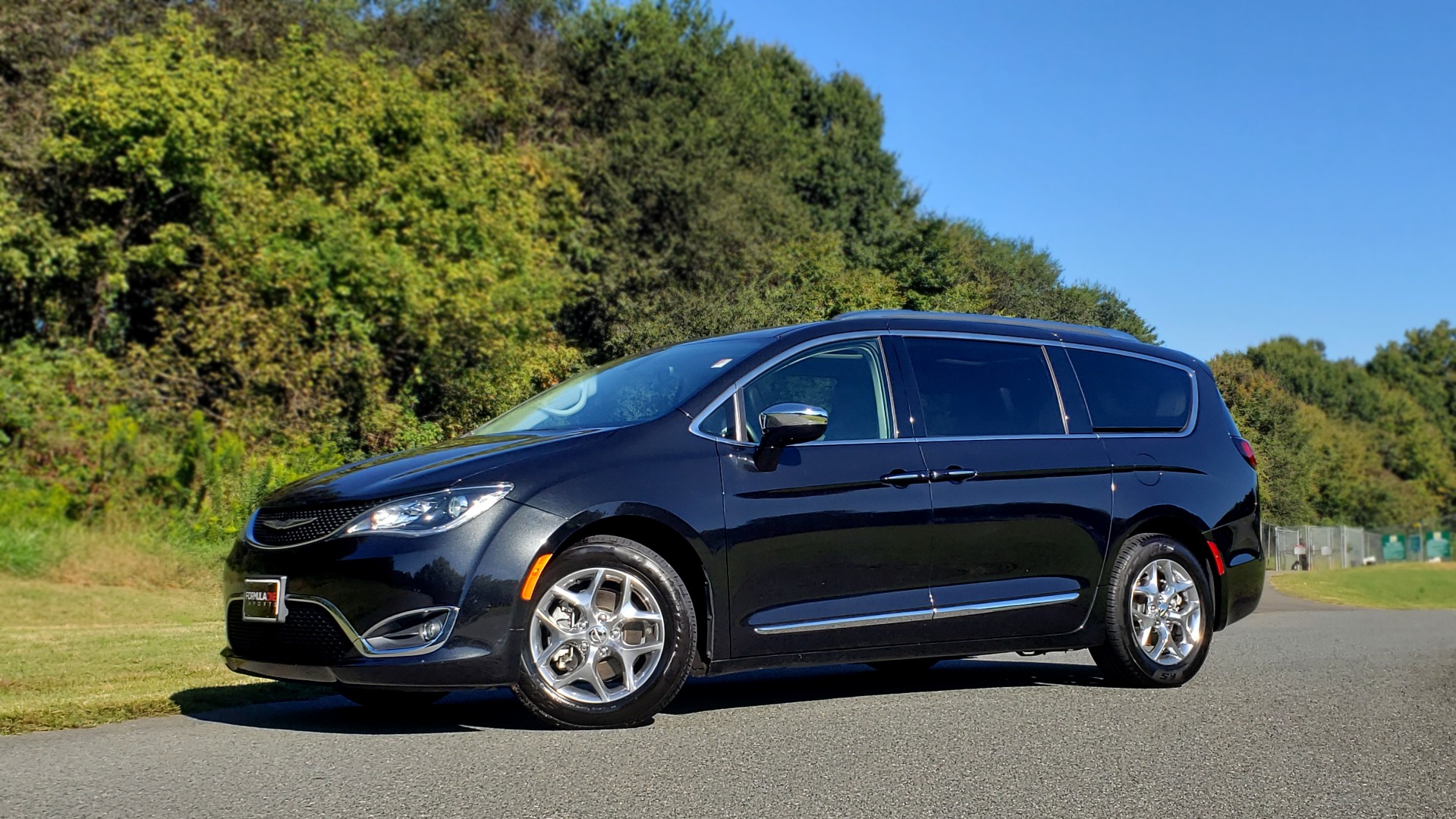 Used 2018 Chrysler PACIFICA LIMITED / 3.6L V6 / NAV / PANO-ROOF / 3-ROWS / REARVIEW for sale Sold at Formula Imports in Charlotte NC 28227 5