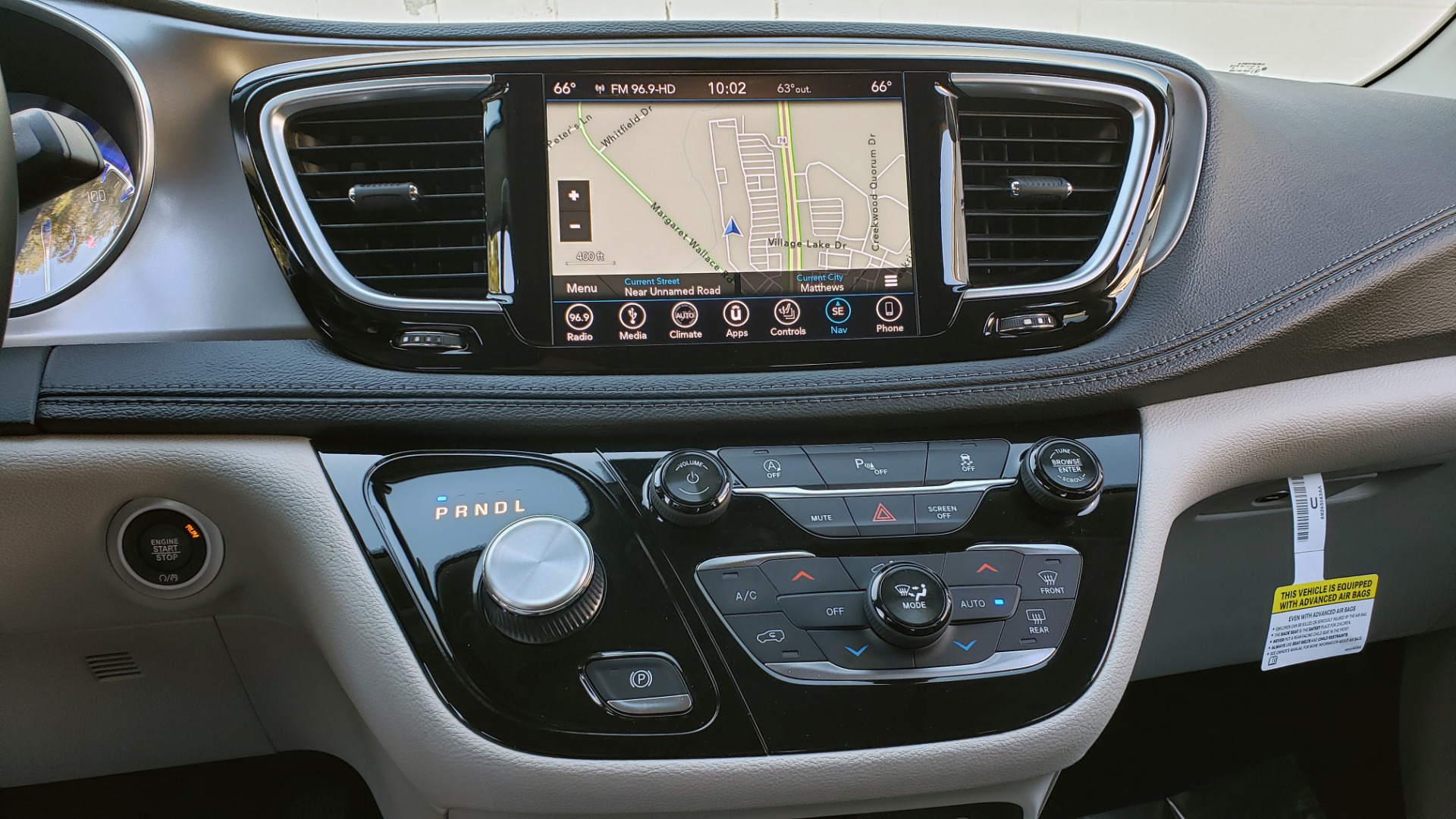 Used 2018 Chrysler PACIFICA LIMITED / 3.6L V6 / NAV / PANO-ROOF / 3-ROWS / REARVIEW for sale Sold at Formula Imports in Charlotte NC 28227 51