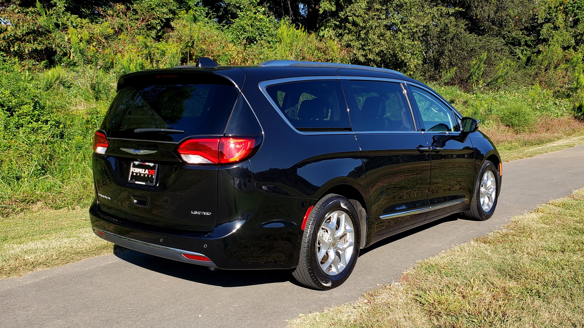 Used 2018 Chrysler PACIFICA LIMITED / 3.6L V6 / NAV / PANO-ROOF / 3-ROWS / REARVIEW for sale Sold at Formula Imports in Charlotte NC 28227 6