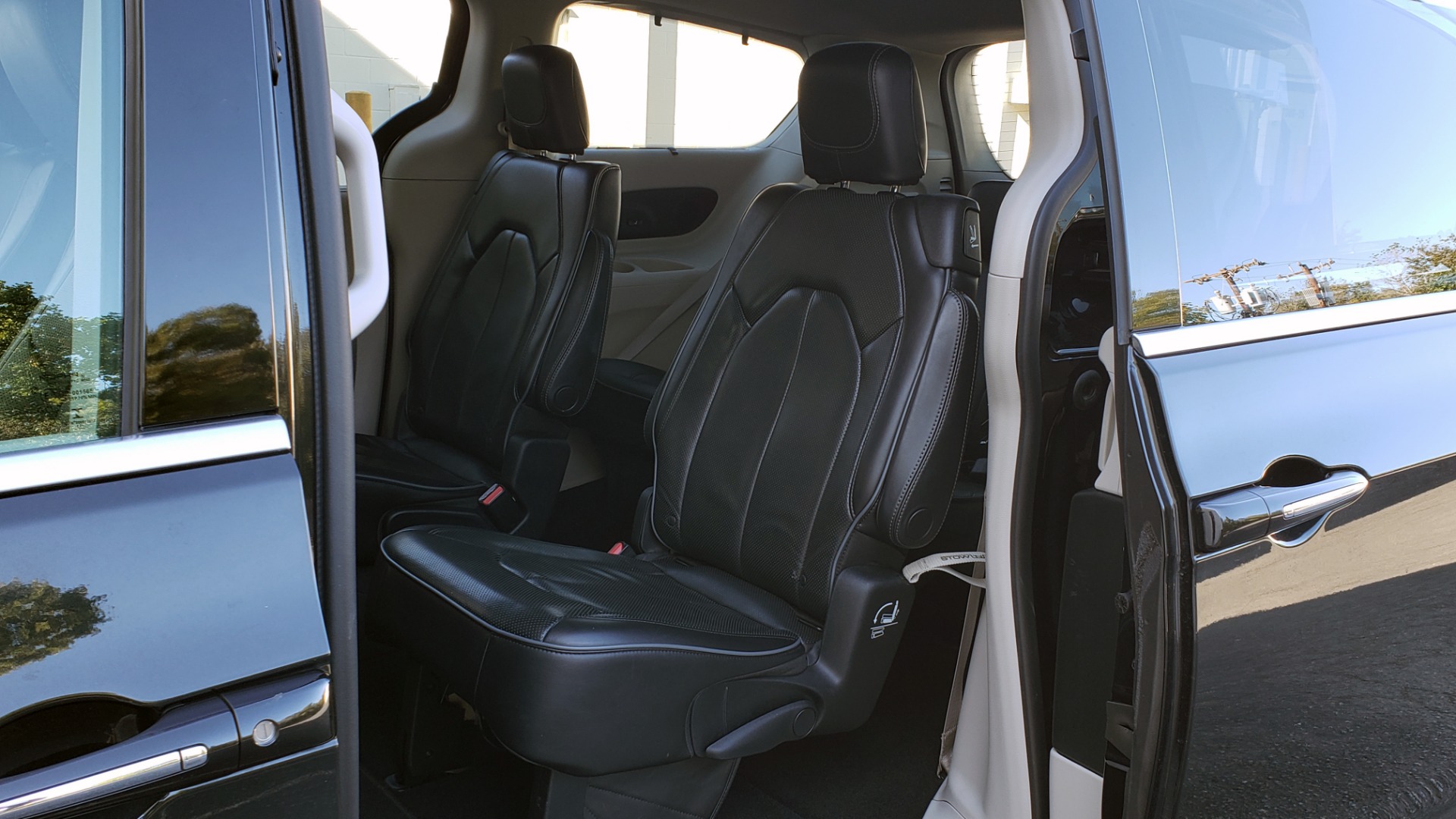 Used 2018 Chrysler PACIFICA LIMITED / 3.6L V6 / NAV / PANO-ROOF / 3-ROWS / REARVIEW for sale Sold at Formula Imports in Charlotte NC 28227 63