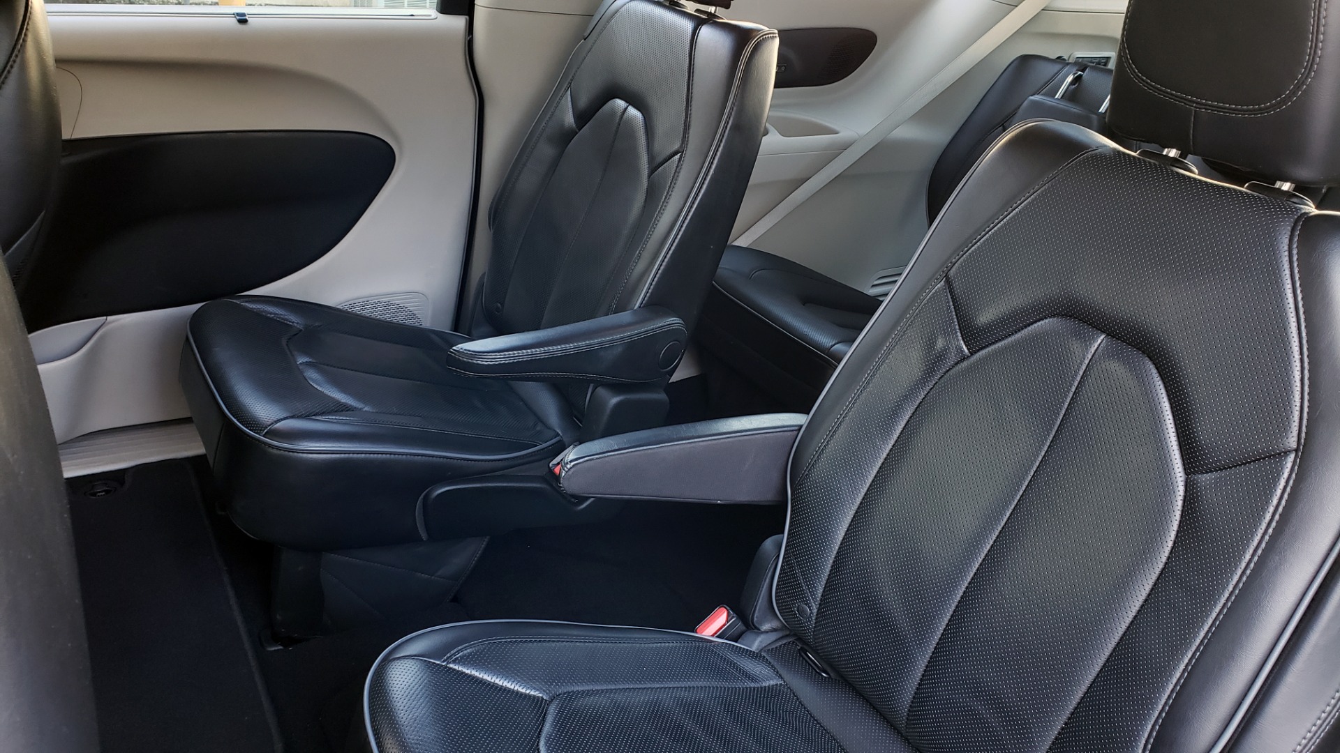 Used 2018 Chrysler PACIFICA LIMITED / 3.6L V6 / NAV / PANO-ROOF / 3-ROWS / REARVIEW for sale Sold at Formula Imports in Charlotte NC 28227 66