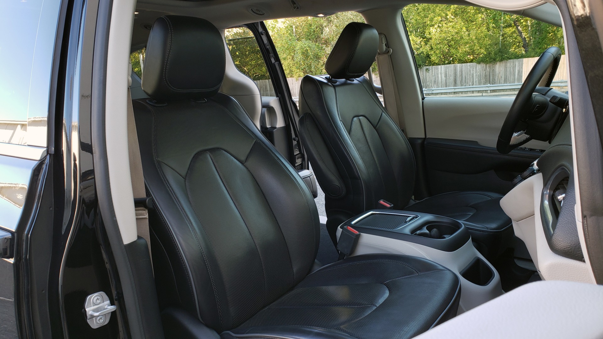 Used 2018 Chrysler PACIFICA LIMITED / 3.6L V6 / NAV / PANO-ROOF / 3-ROWS / REARVIEW for sale Sold at Formula Imports in Charlotte NC 28227 71
