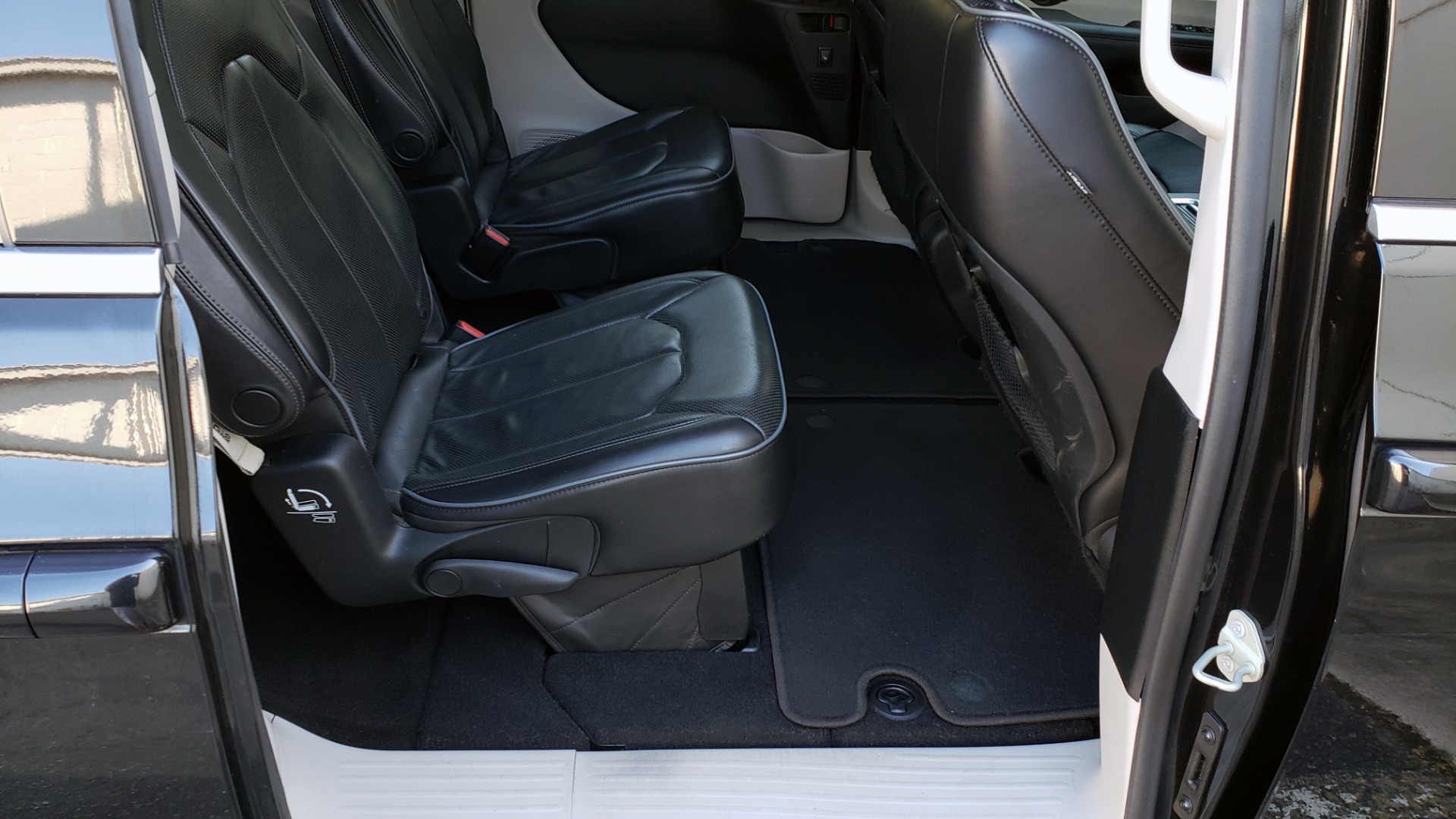 Used 2018 Chrysler PACIFICA LIMITED / 3.6L V6 / NAV / PANO-ROOF / 3-ROWS / REARVIEW for sale Sold at Formula Imports in Charlotte NC 28227 74