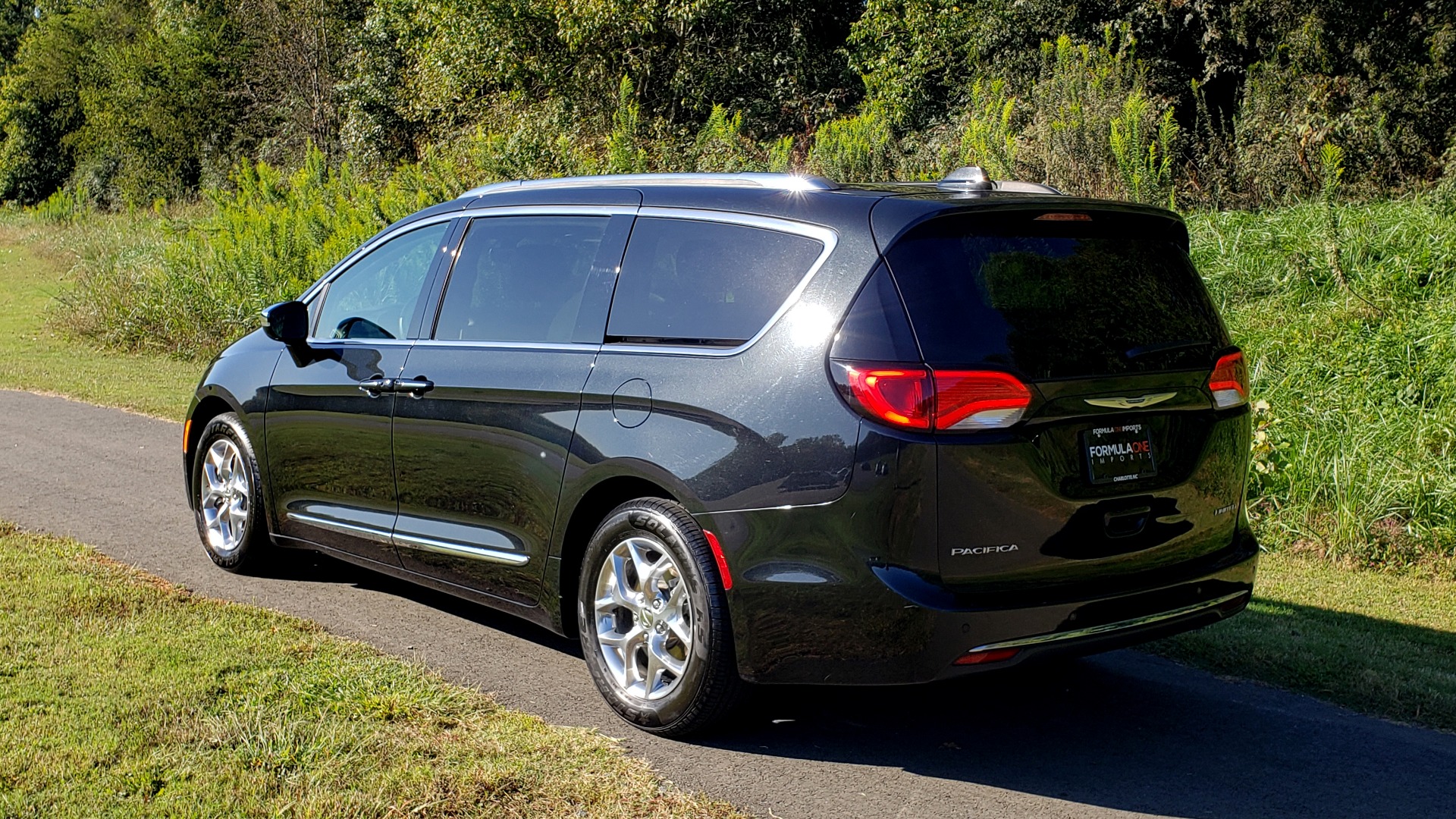 Used 2018 Chrysler PACIFICA LIMITED / 3.6L V6 / NAV / PANO-ROOF / 3-ROWS / REARVIEW for sale Sold at Formula Imports in Charlotte NC 28227 8